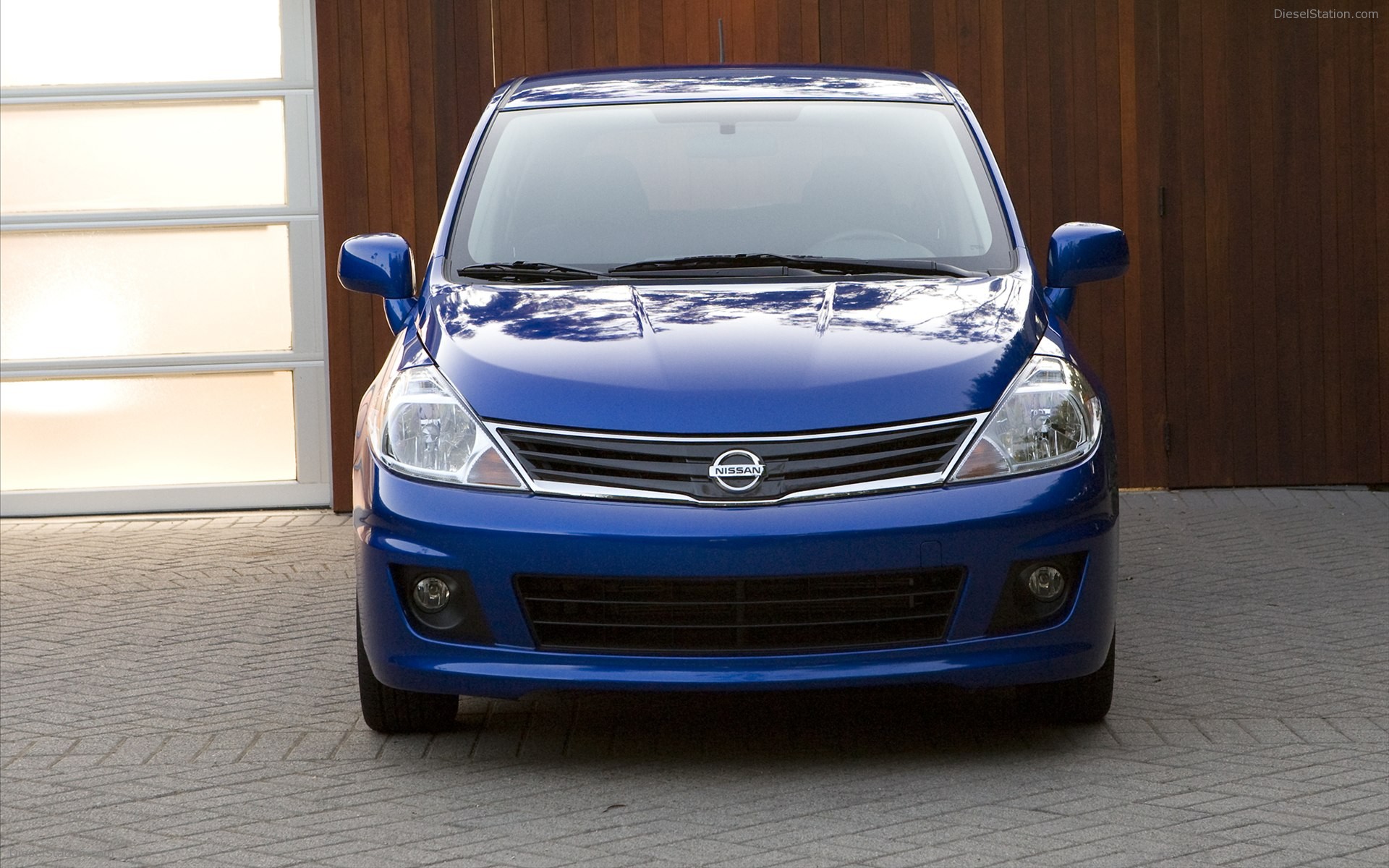 Nissan Versa Hatchback 2012