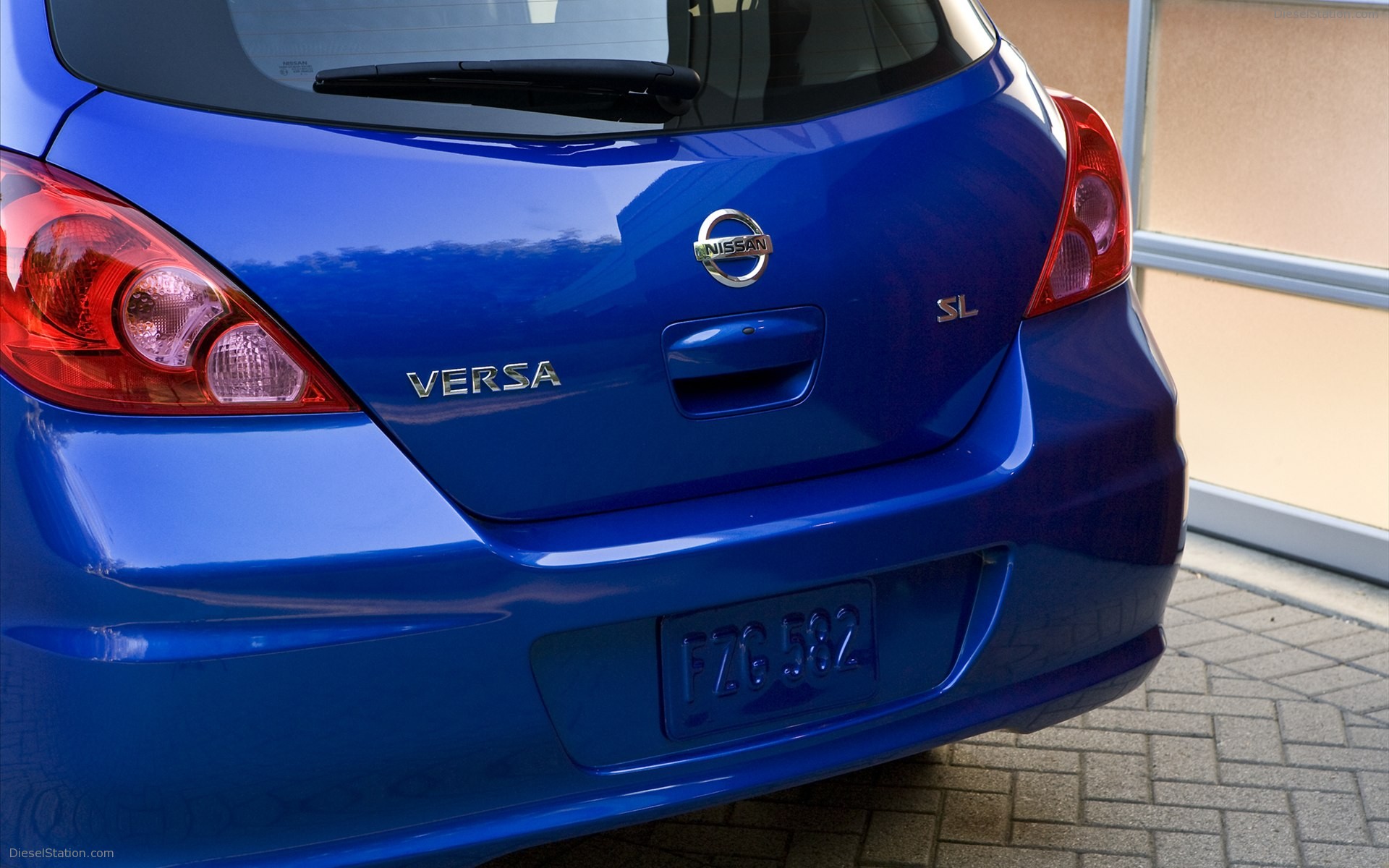 Nissan Versa Hatchback 2012