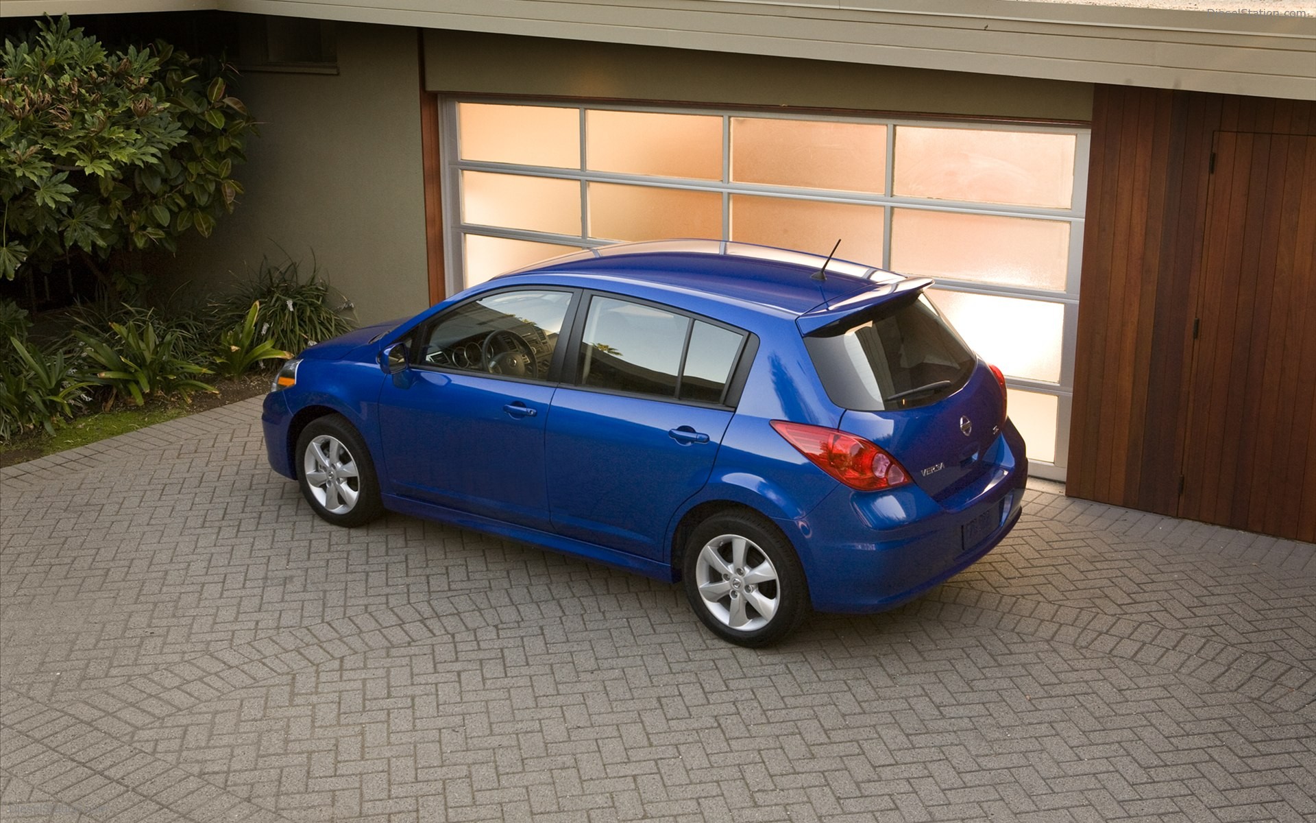 Nissan Versa Hatchback 2012