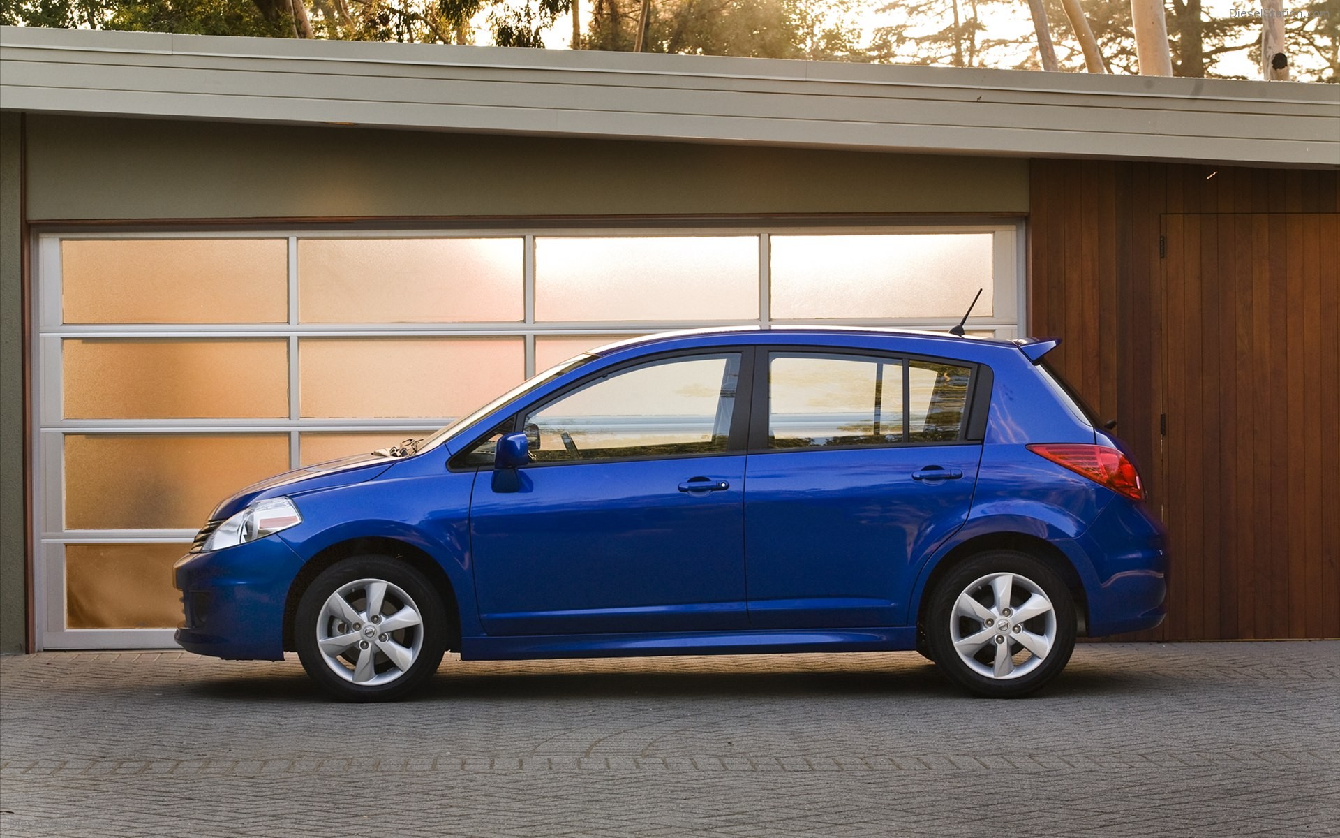Nissan Versa Hatchback 2012