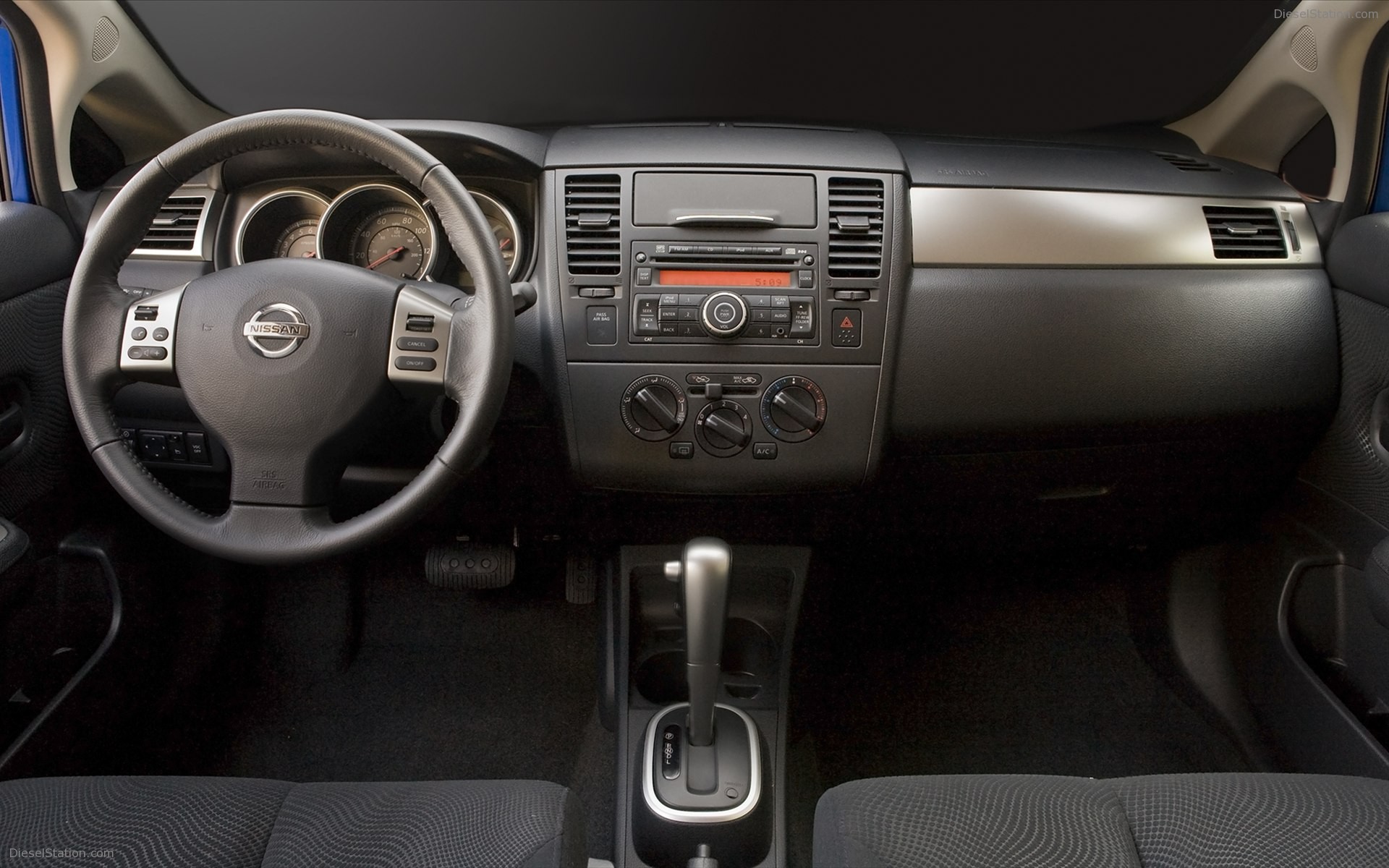 Nissan Versa Hatchback 2012