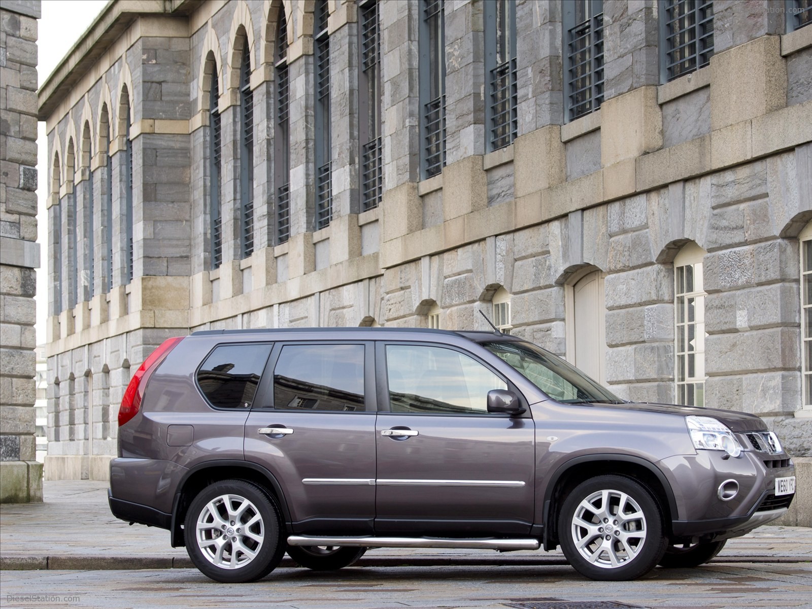 Nissan X Trail Platinum Edition 2012