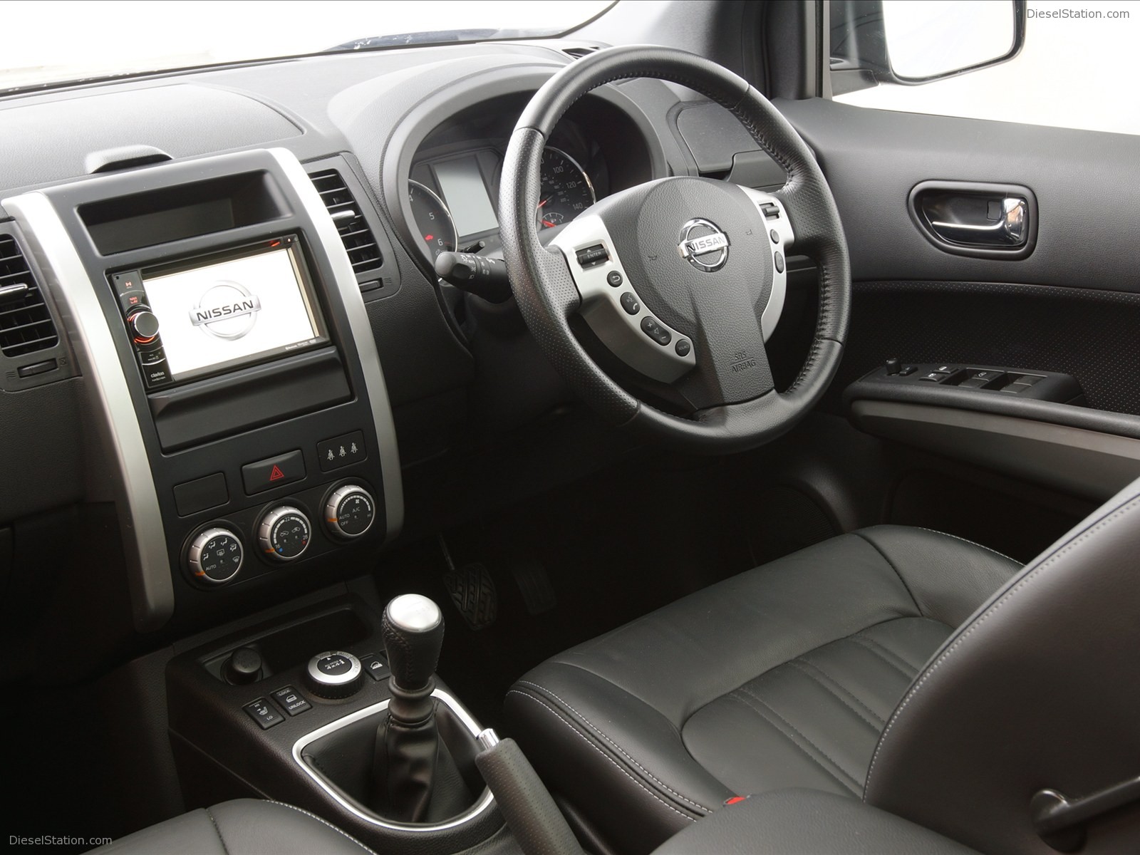 Nissan X Trail Platinum Edition 2012