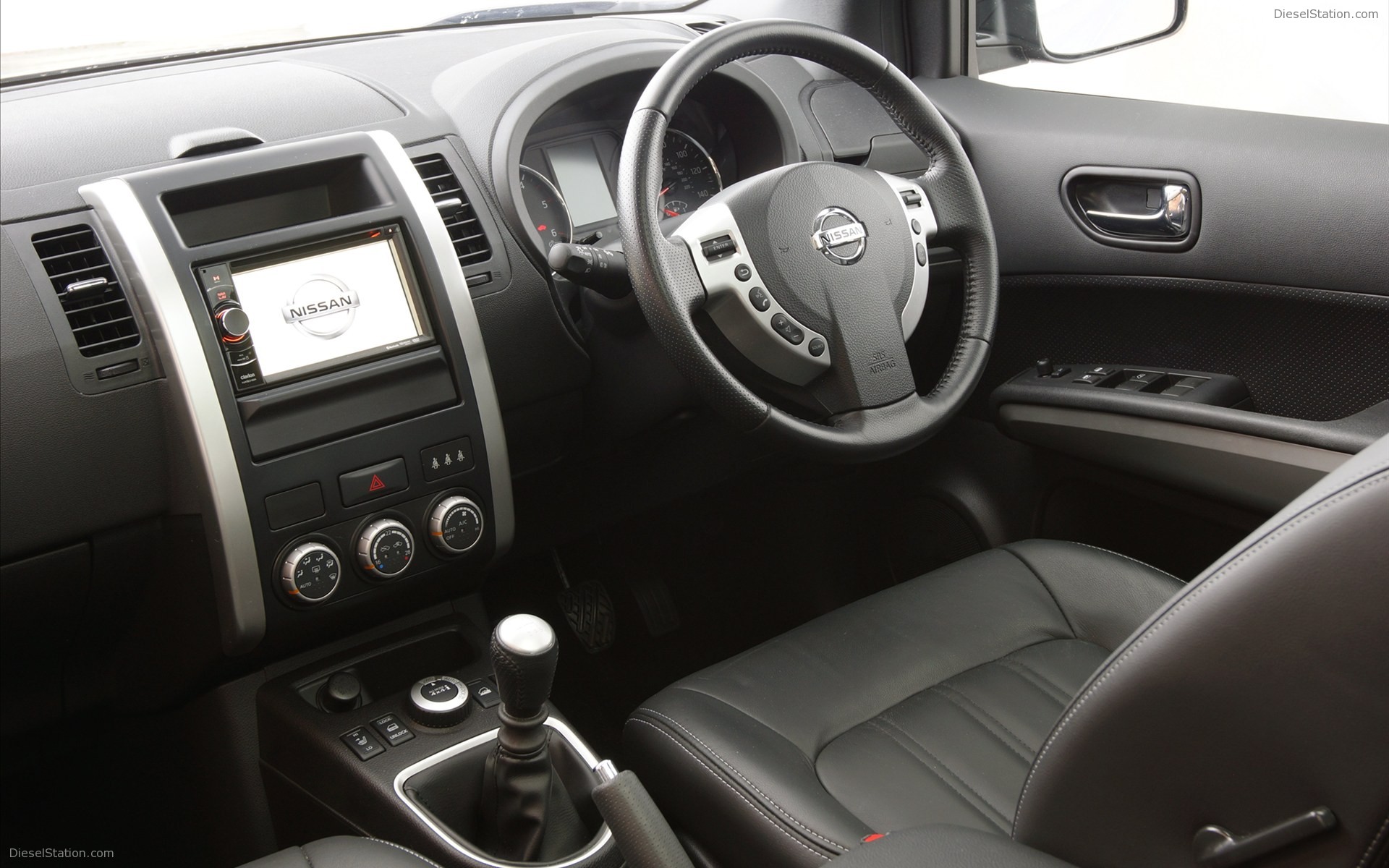 Nissan X Trail Platinum Edition 2012