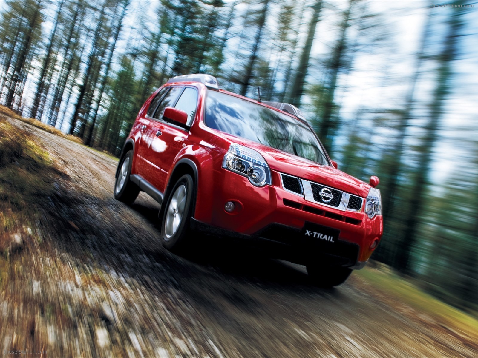 Nissan X-Trail SUV 2011