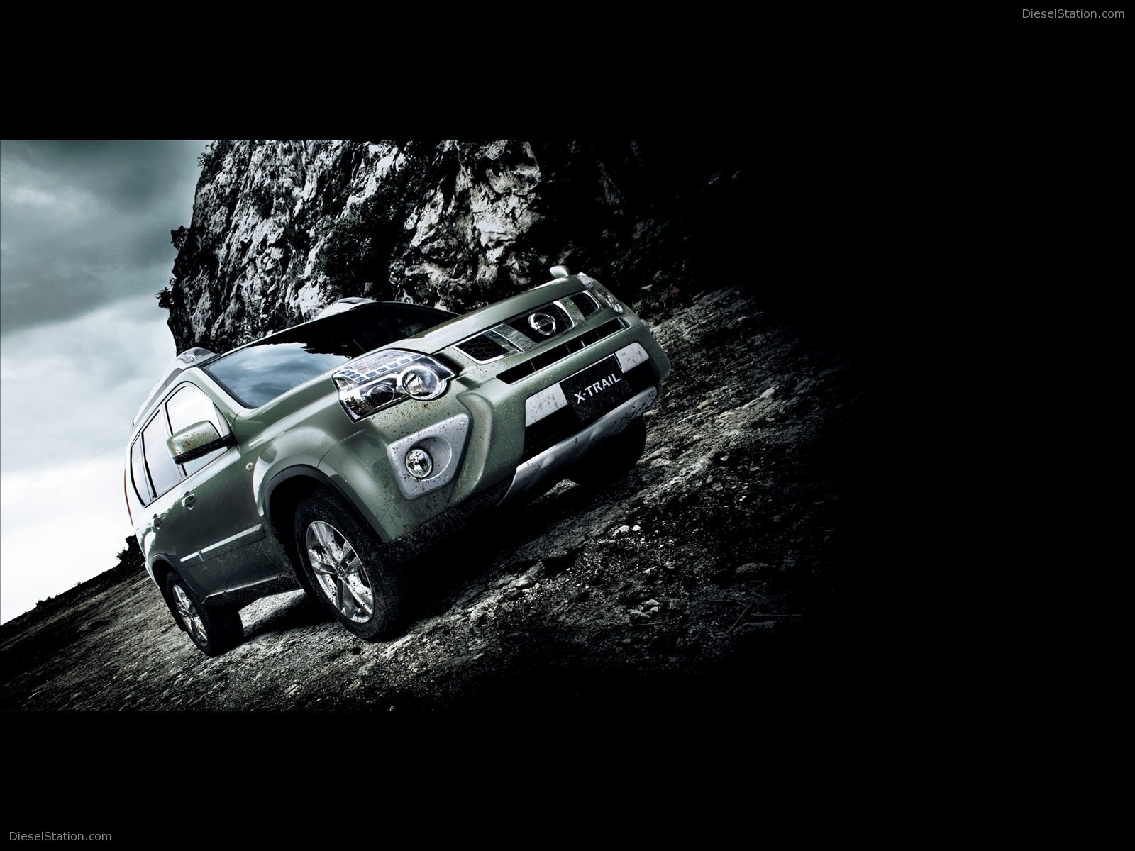 Nissan X-Trail SUV 2011