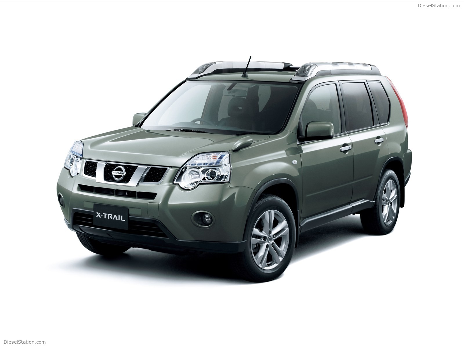 Nissan X-Trail SUV 2011