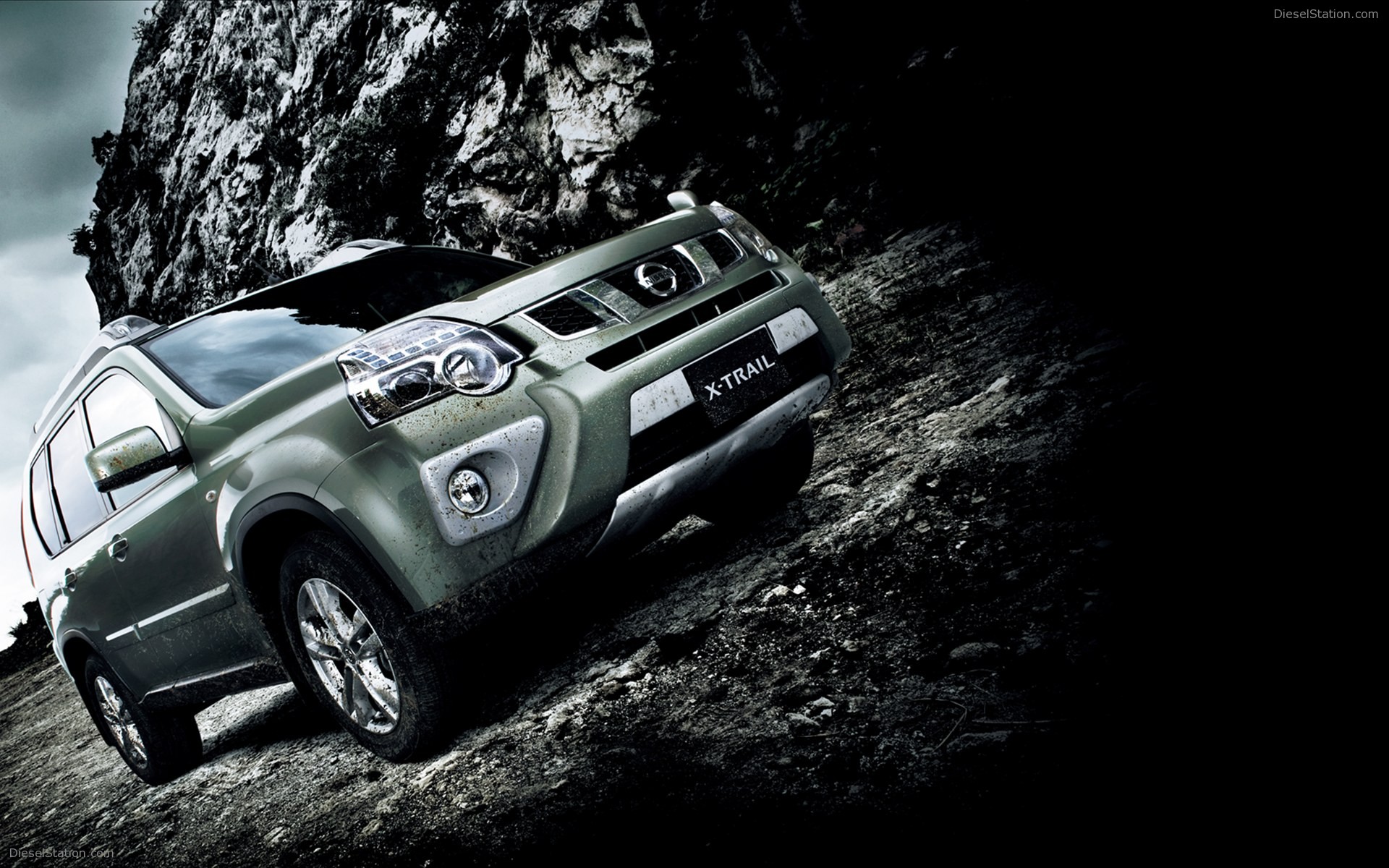 Nissan X-Trail SUV 2011