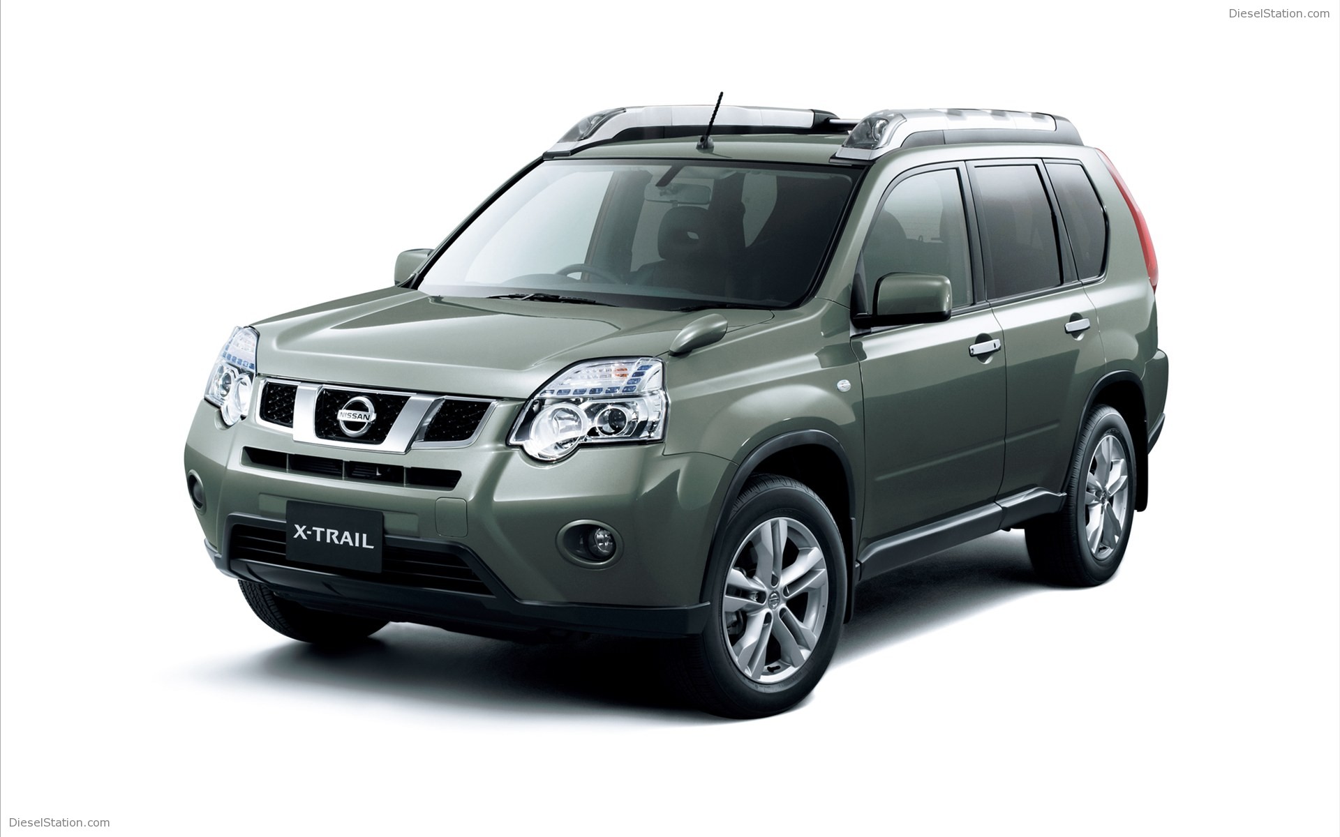 Nissan X-Trail SUV 2011
