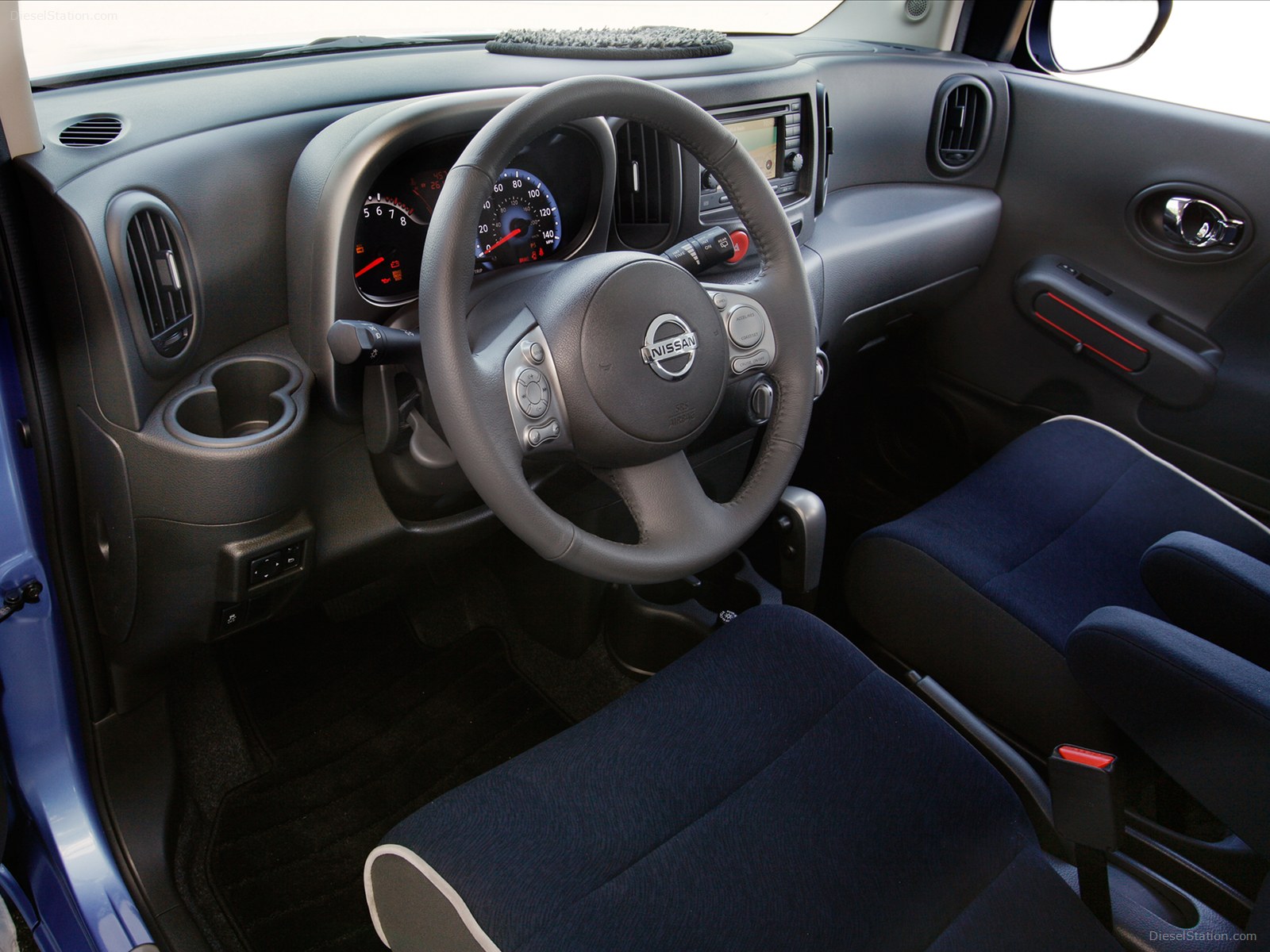 Nissan Cube 2012