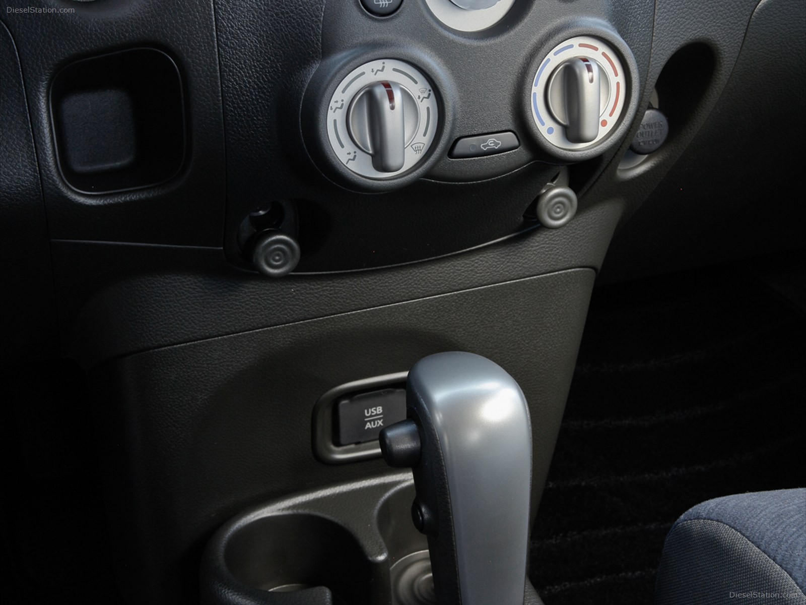 Nissan Cube 2012