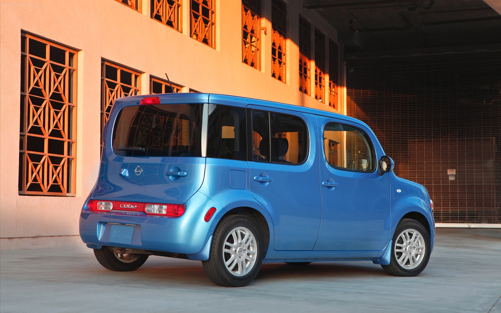 Nissan Cube 2012