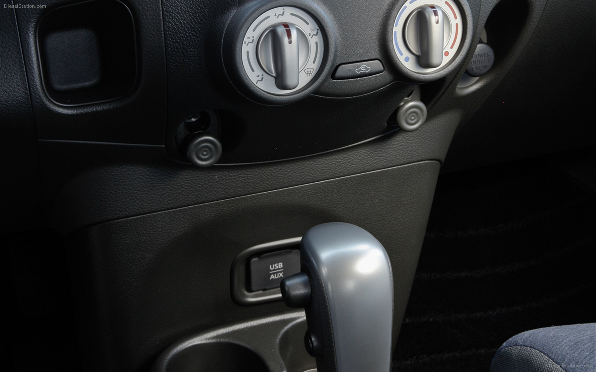 Nissan Cube 2012