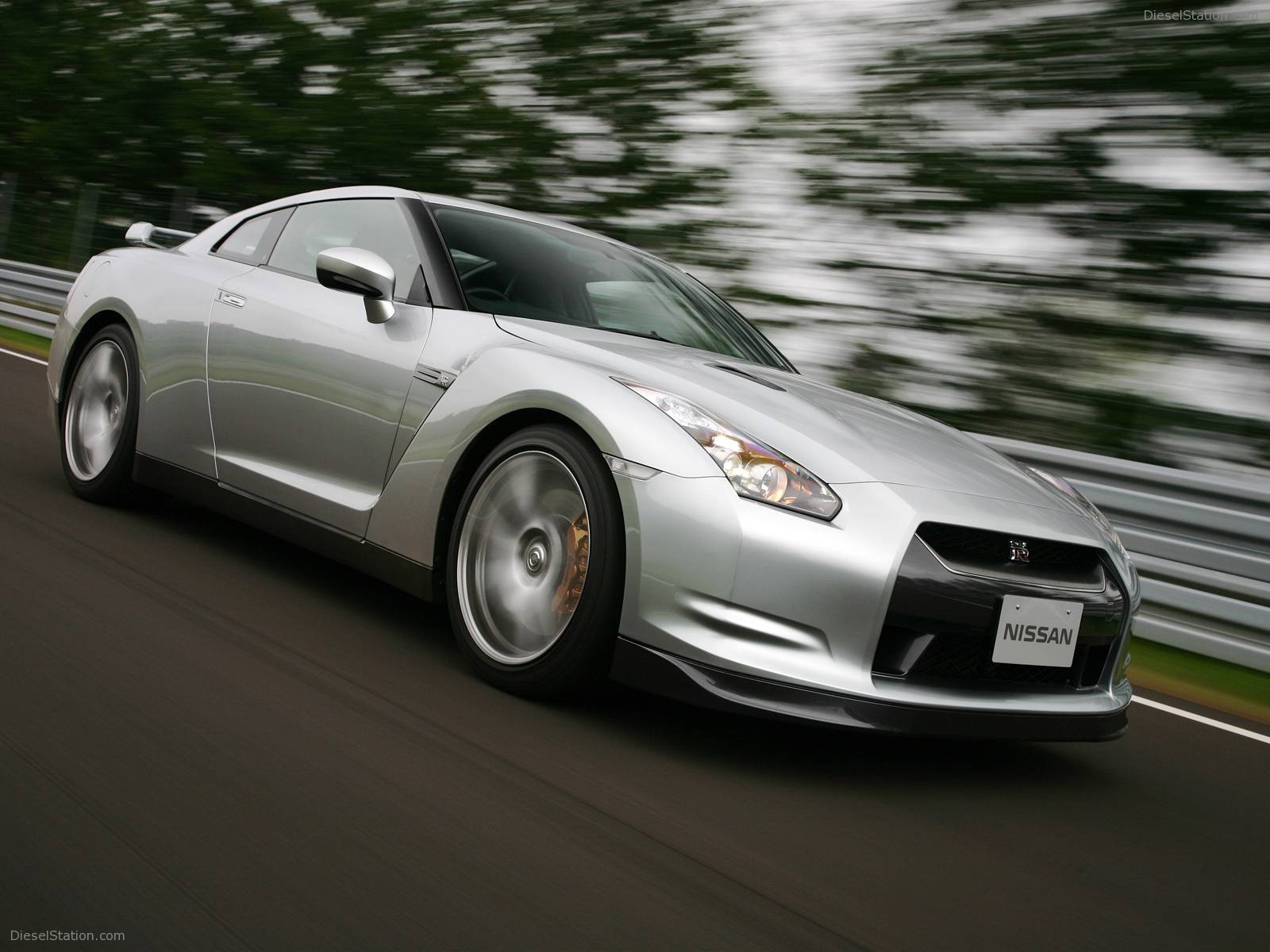 New Nissan GT-R Wallpapers