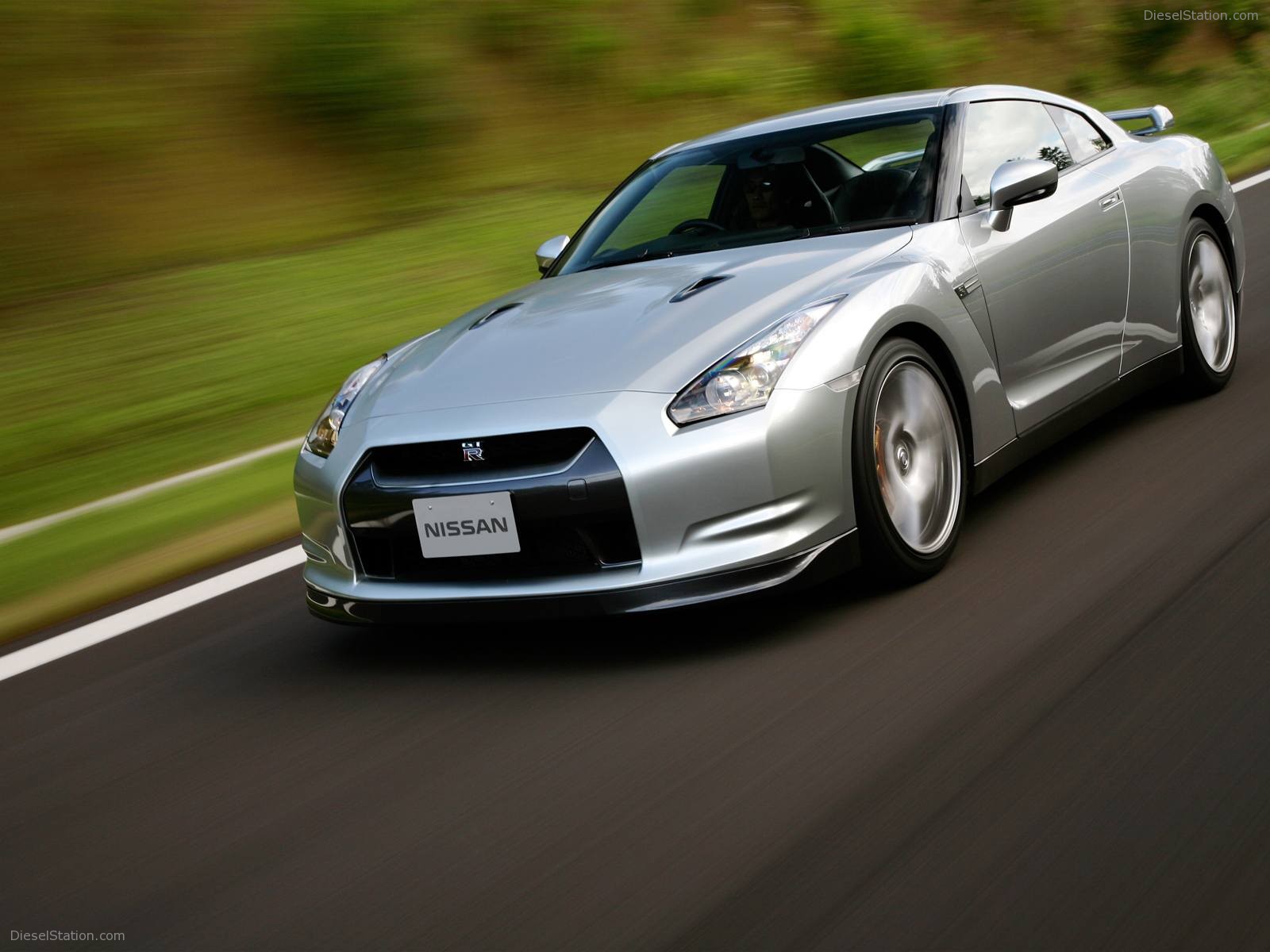 New Nissan GT-R Wallpapers
