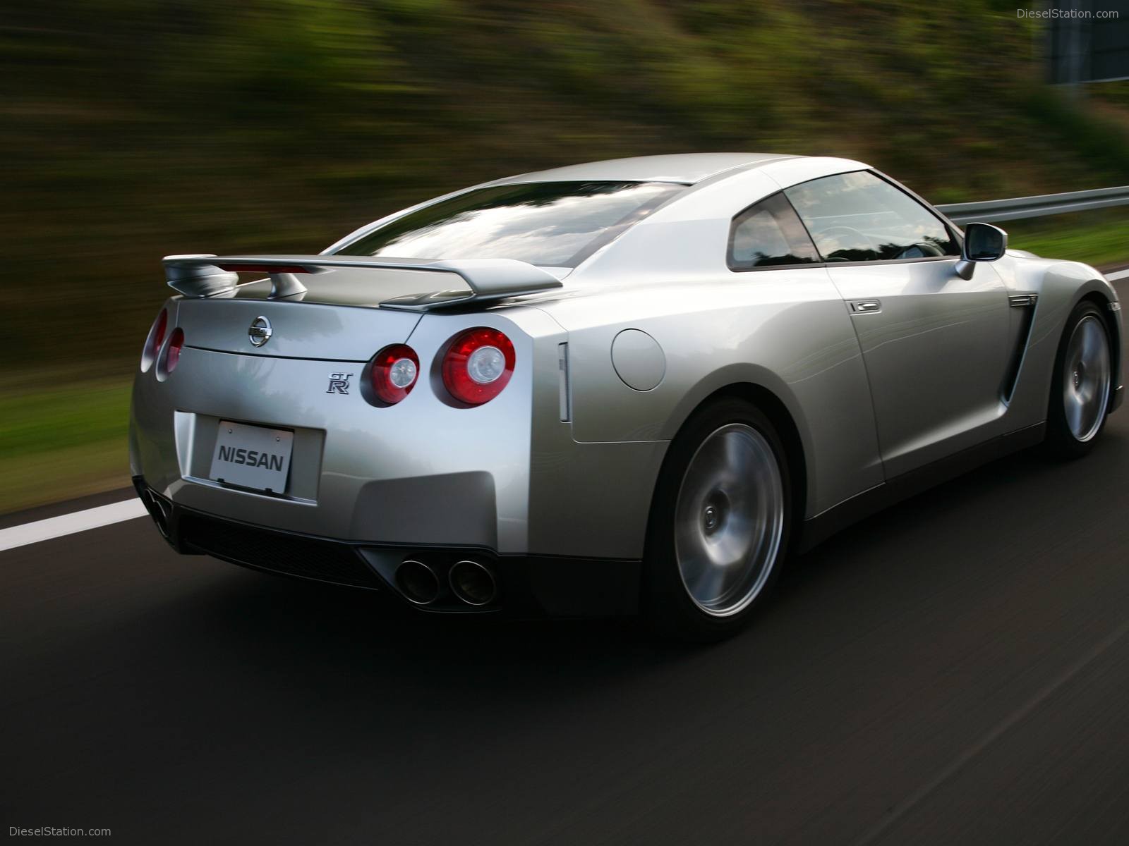 New Nissan GT-R Wallpapers
