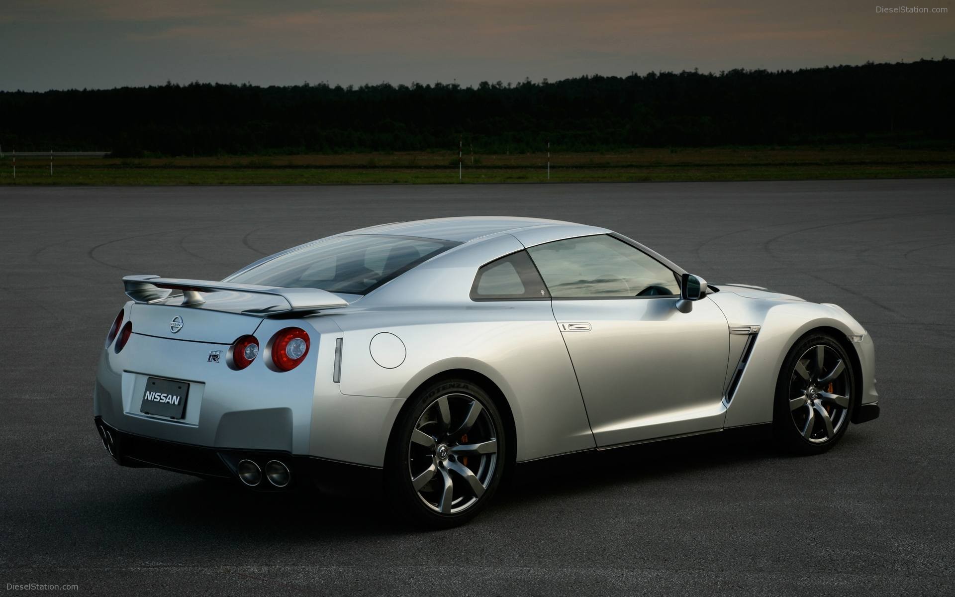 New Nissan GT-R Wallpapers
