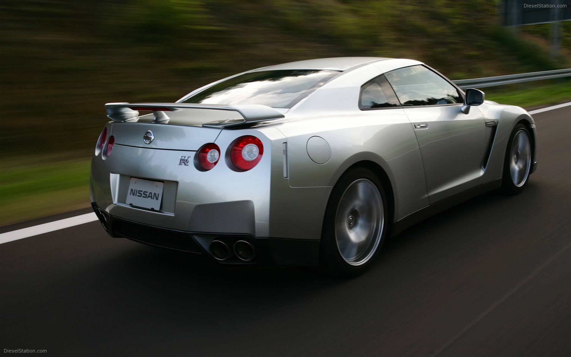 New Nissan GT-R Wallpapers