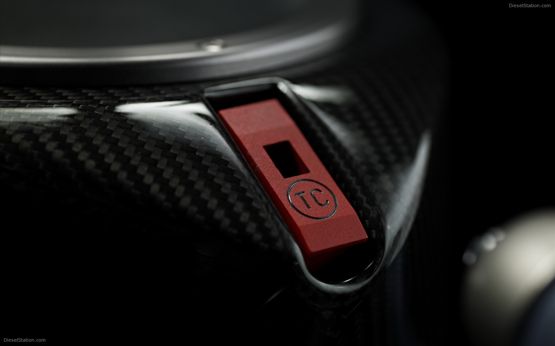Noble M600