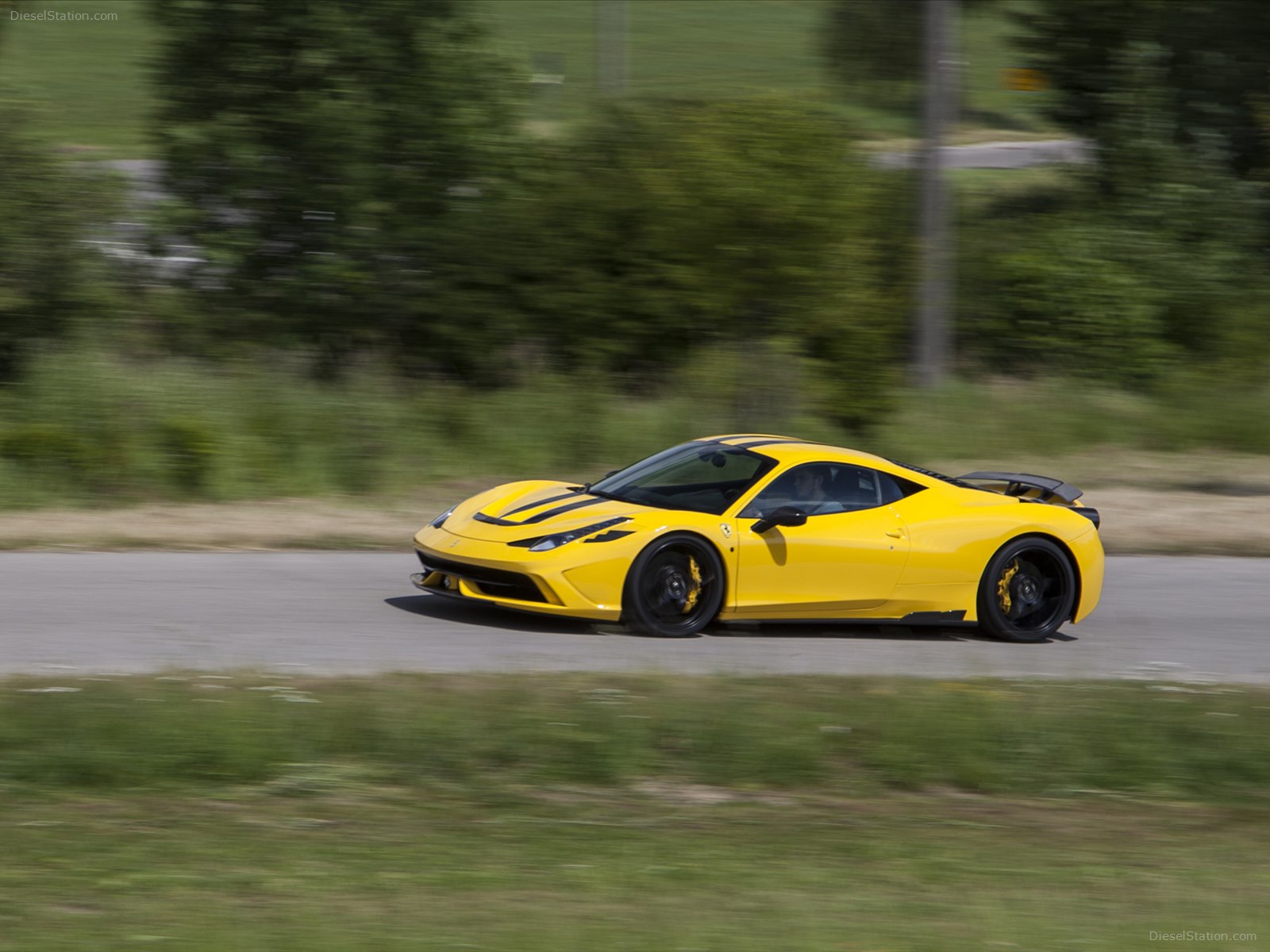Novitec Rosso Ferrari 458 Speciale 2014