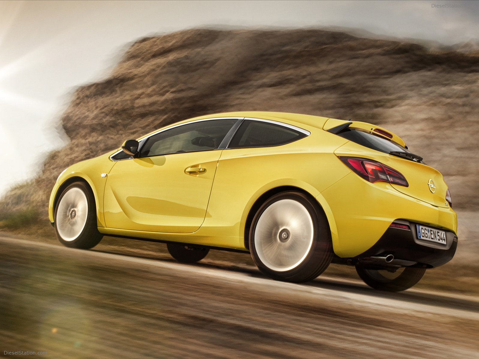 Opel Astra GTC 2012