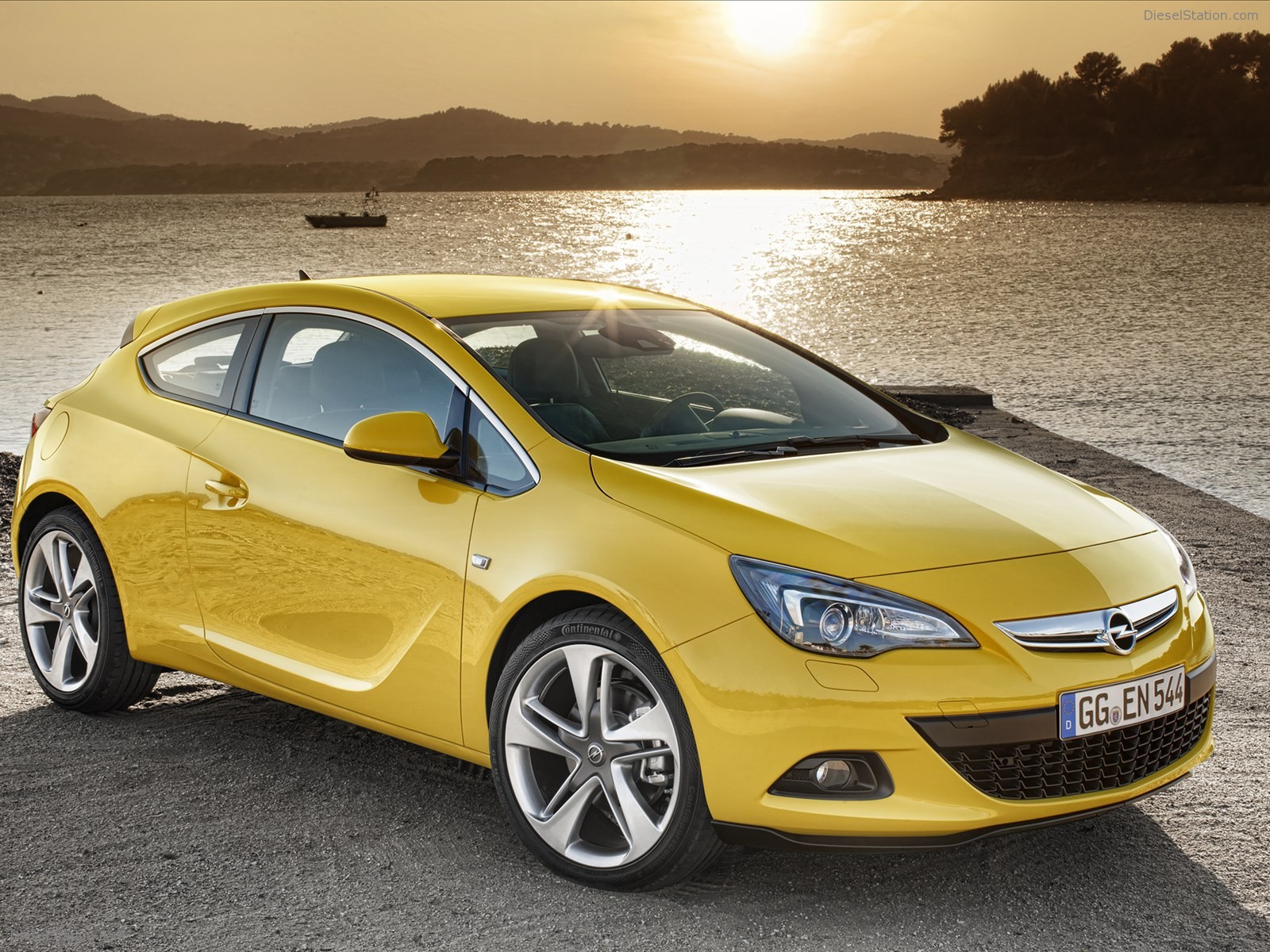Opel Astra GTC 2012