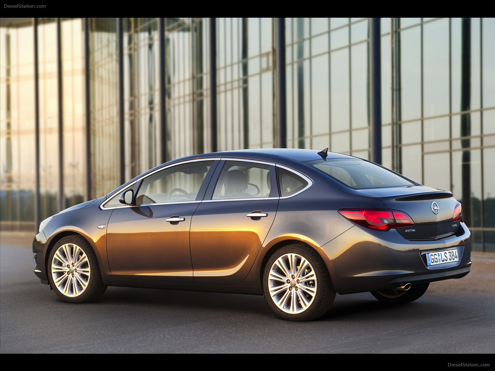 Opel Astra Sedan 2013
