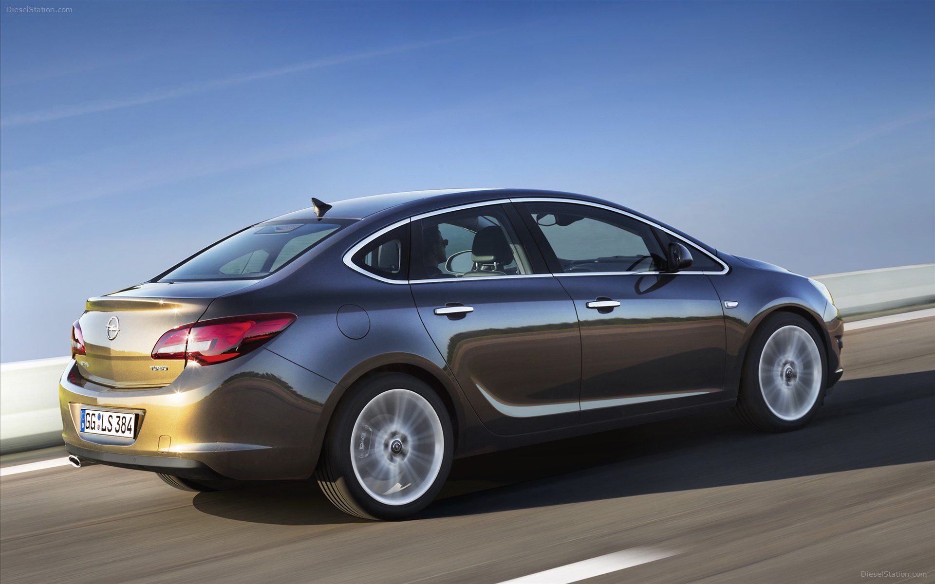 Opel Astra Sedan 2013