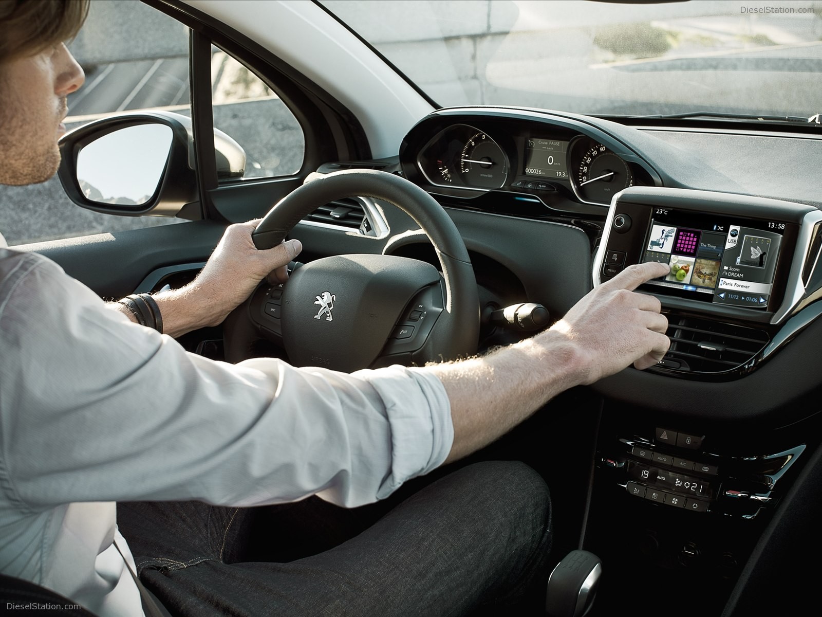 Peugeot 208 2013