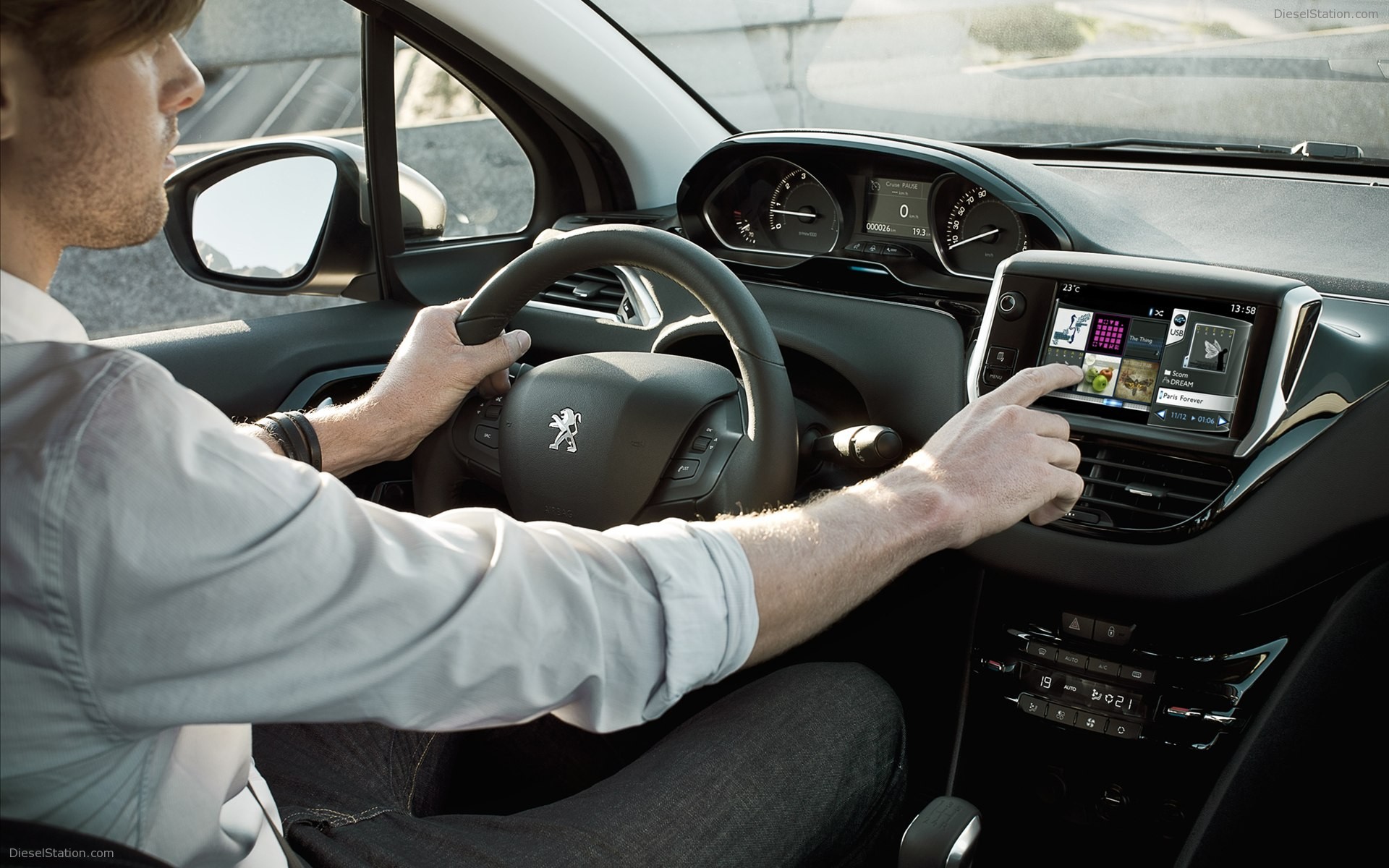 Peugeot 208 2013