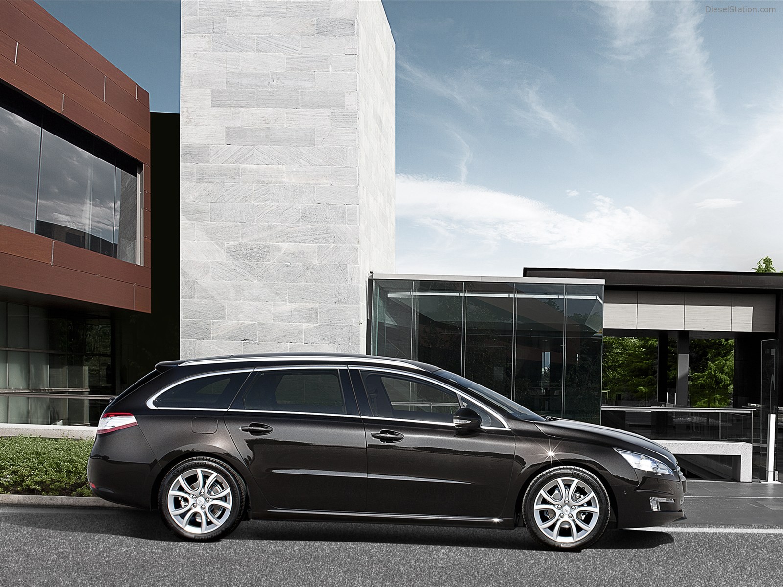 Peugeot 508 SW 2011