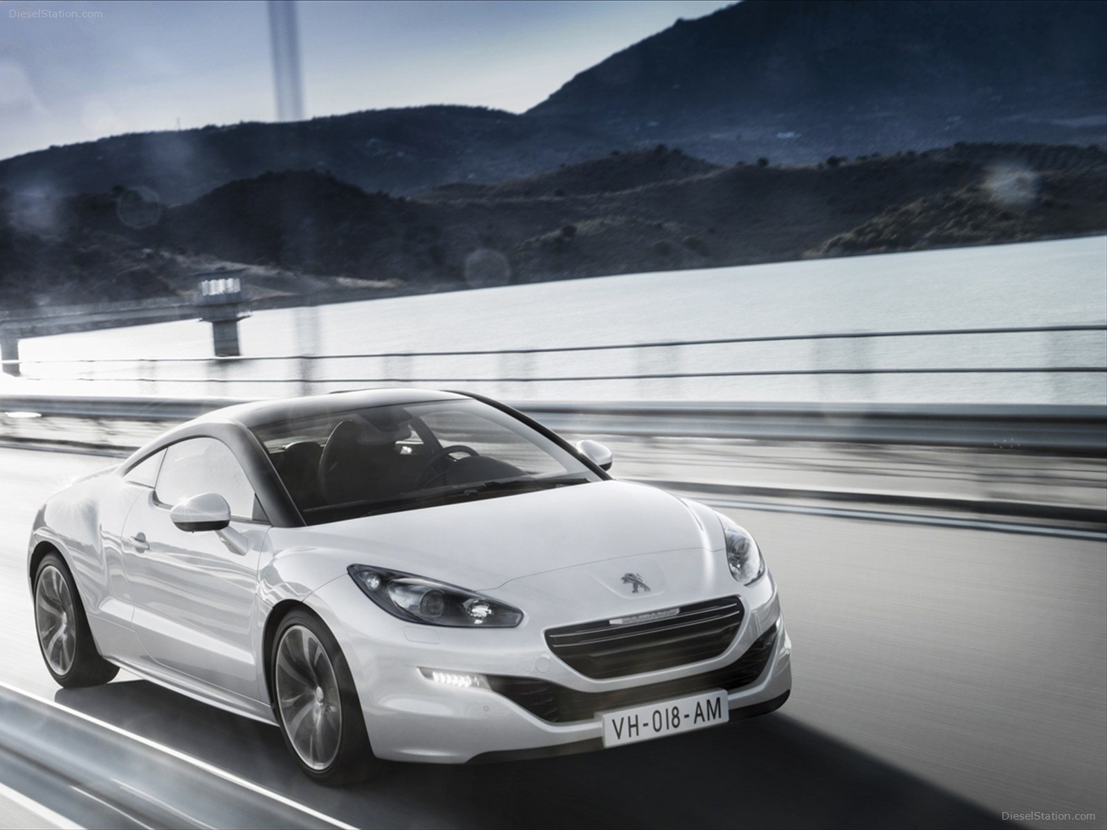 Peugeot RCZ Sports Coupe 2013