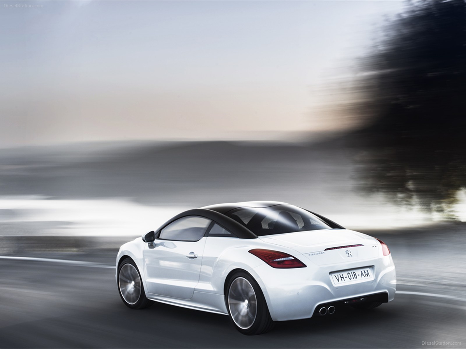 Peugeot RCZ Sports Coupe 2013