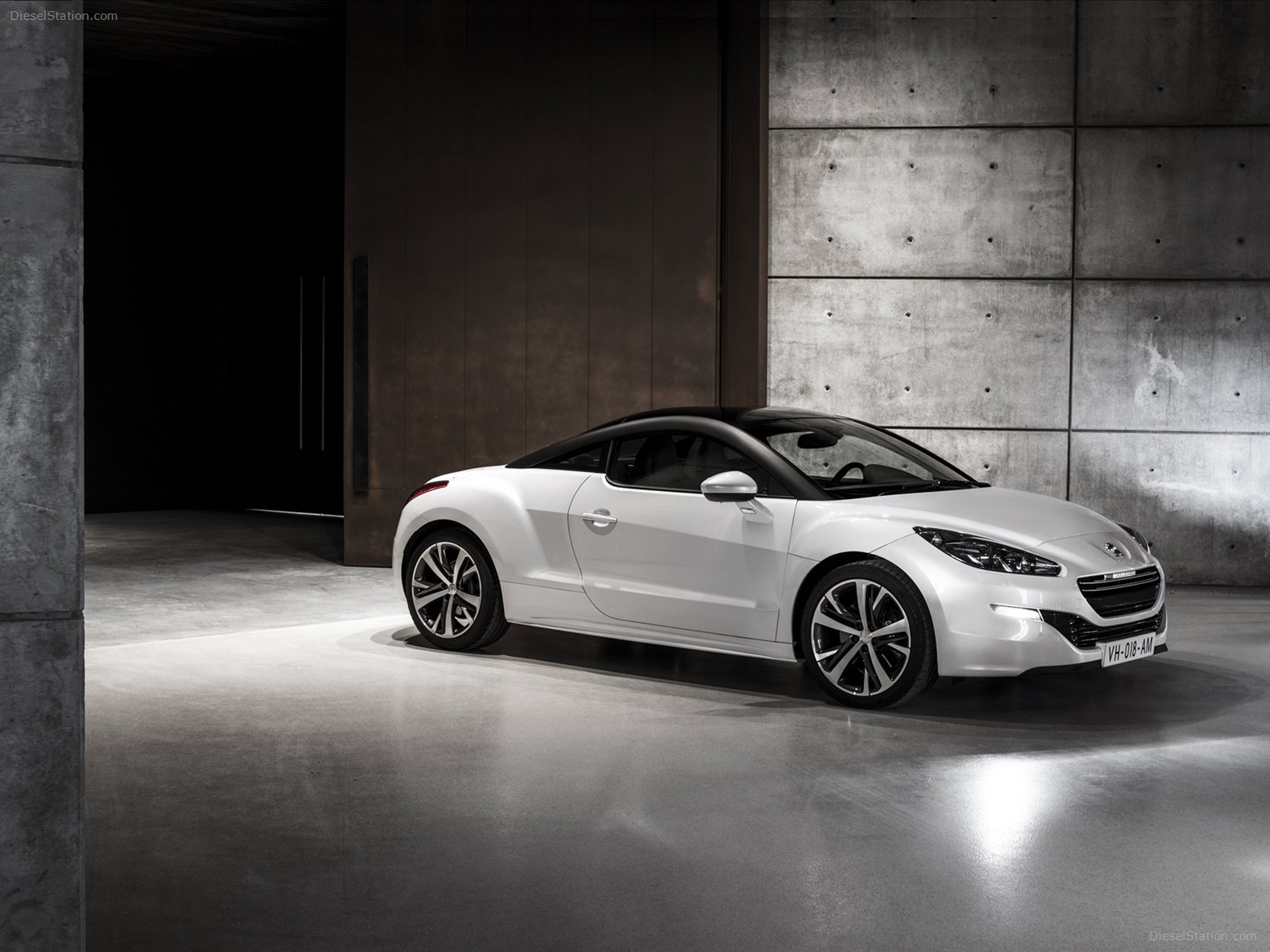 Peugeot RCZ Sports Coupe 2013