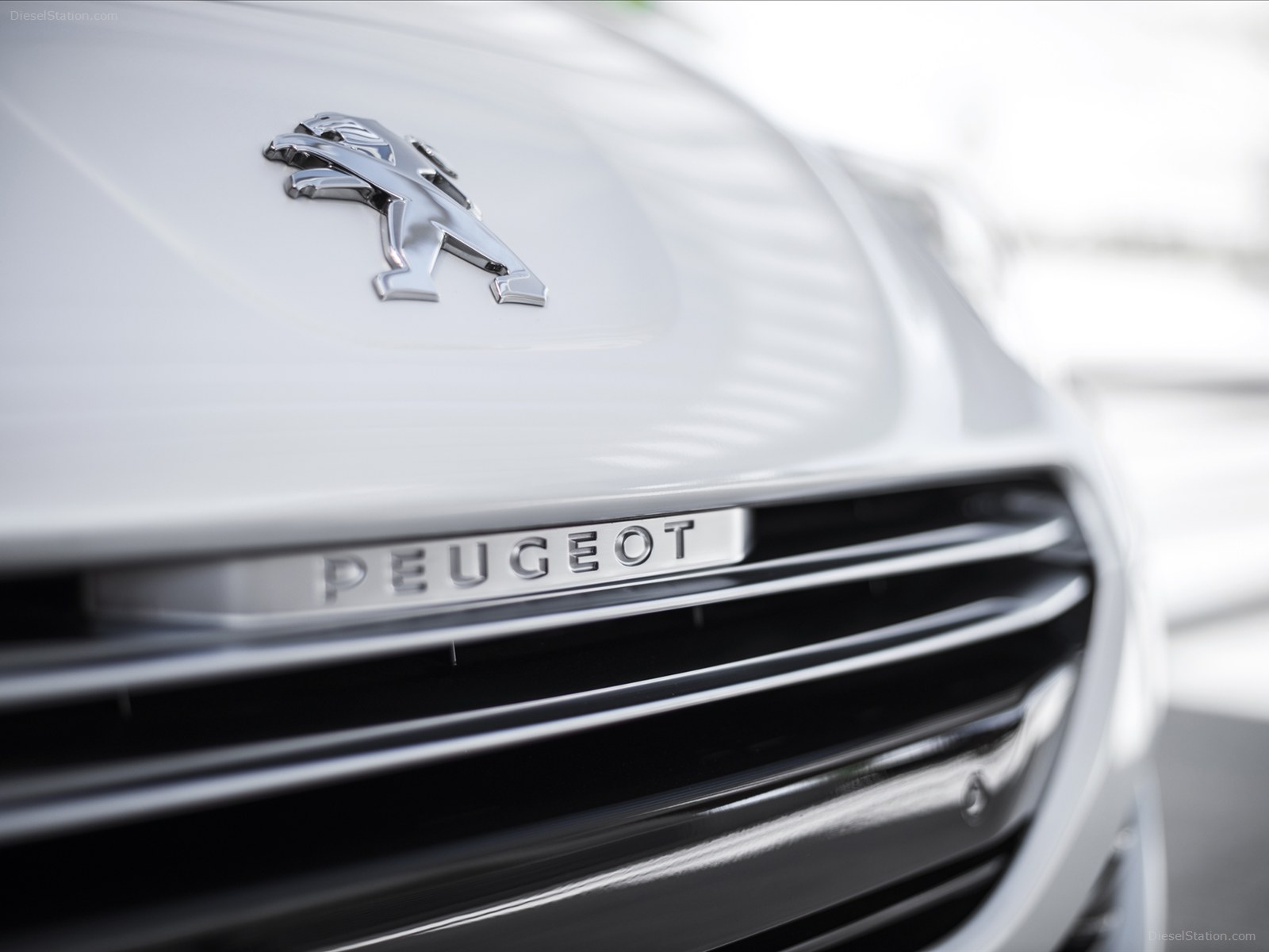 Peugeot RCZ Sports Coupe 2013