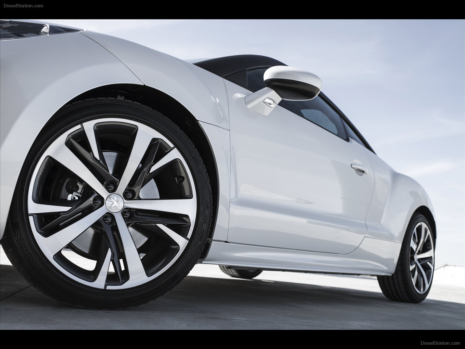 Peugeot RCZ Sports Coupe 2013