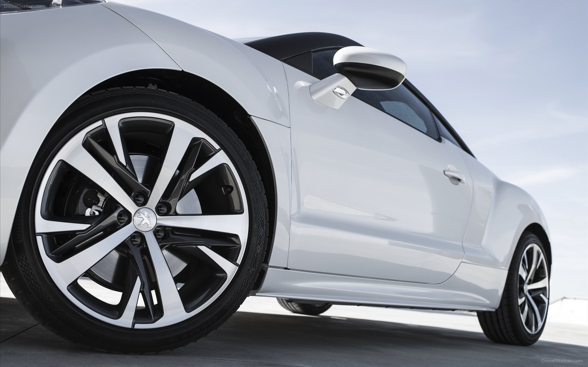 Peugeot RCZ Sports Coupe 2013