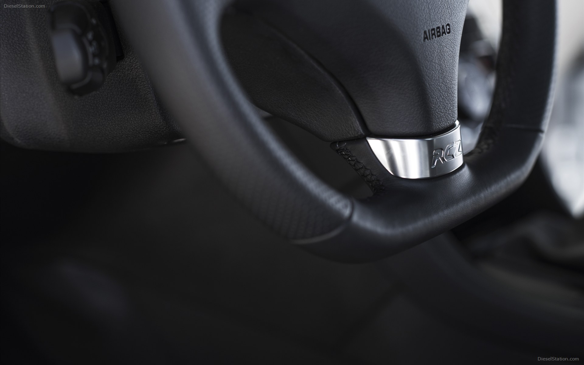 Peugeot RCZ Sports Coupe 2013