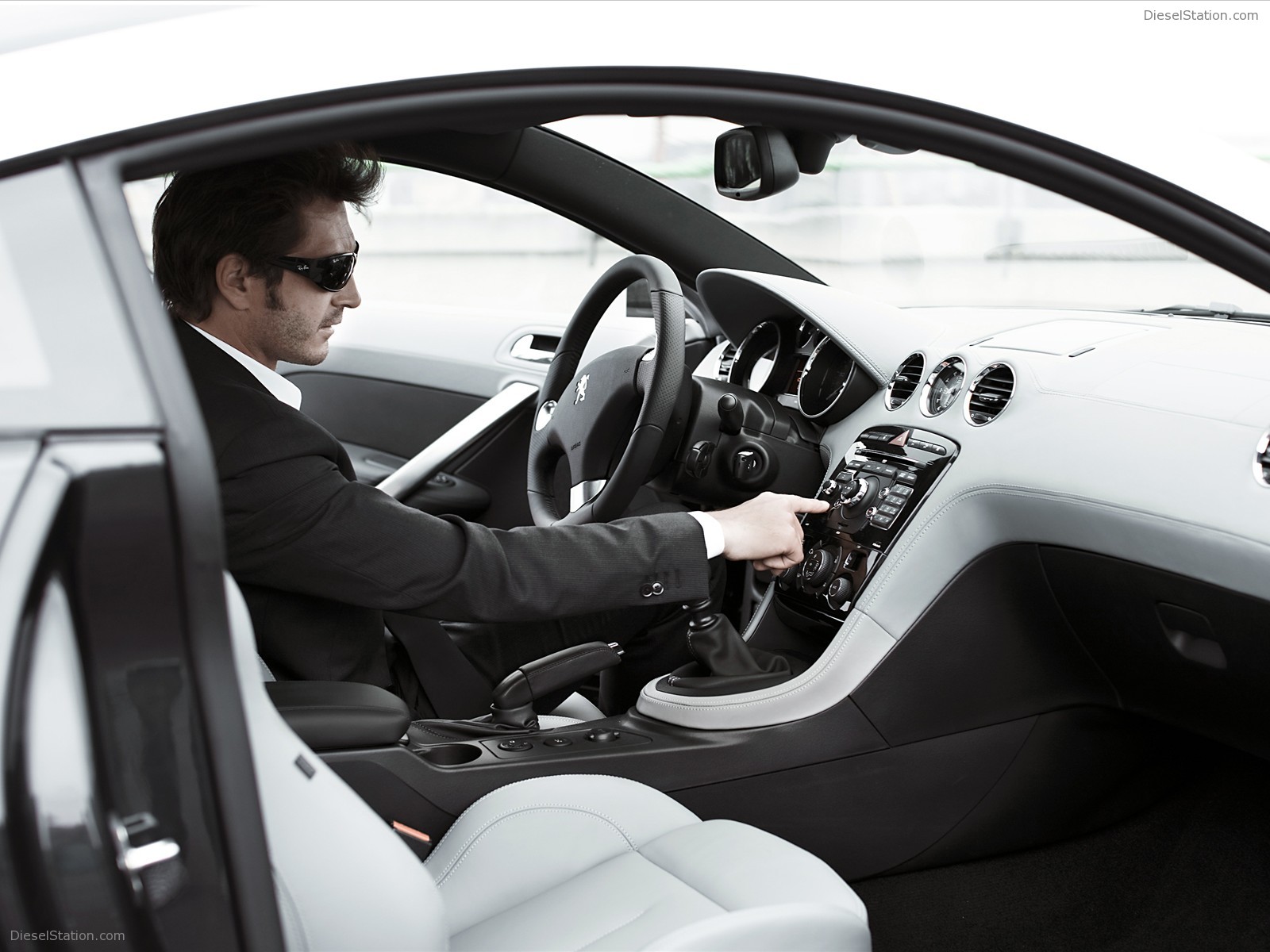 The Peugeot RCZ - A Dynamic New Chapter The Peugeot RCZ - A Dynamic New Chapter