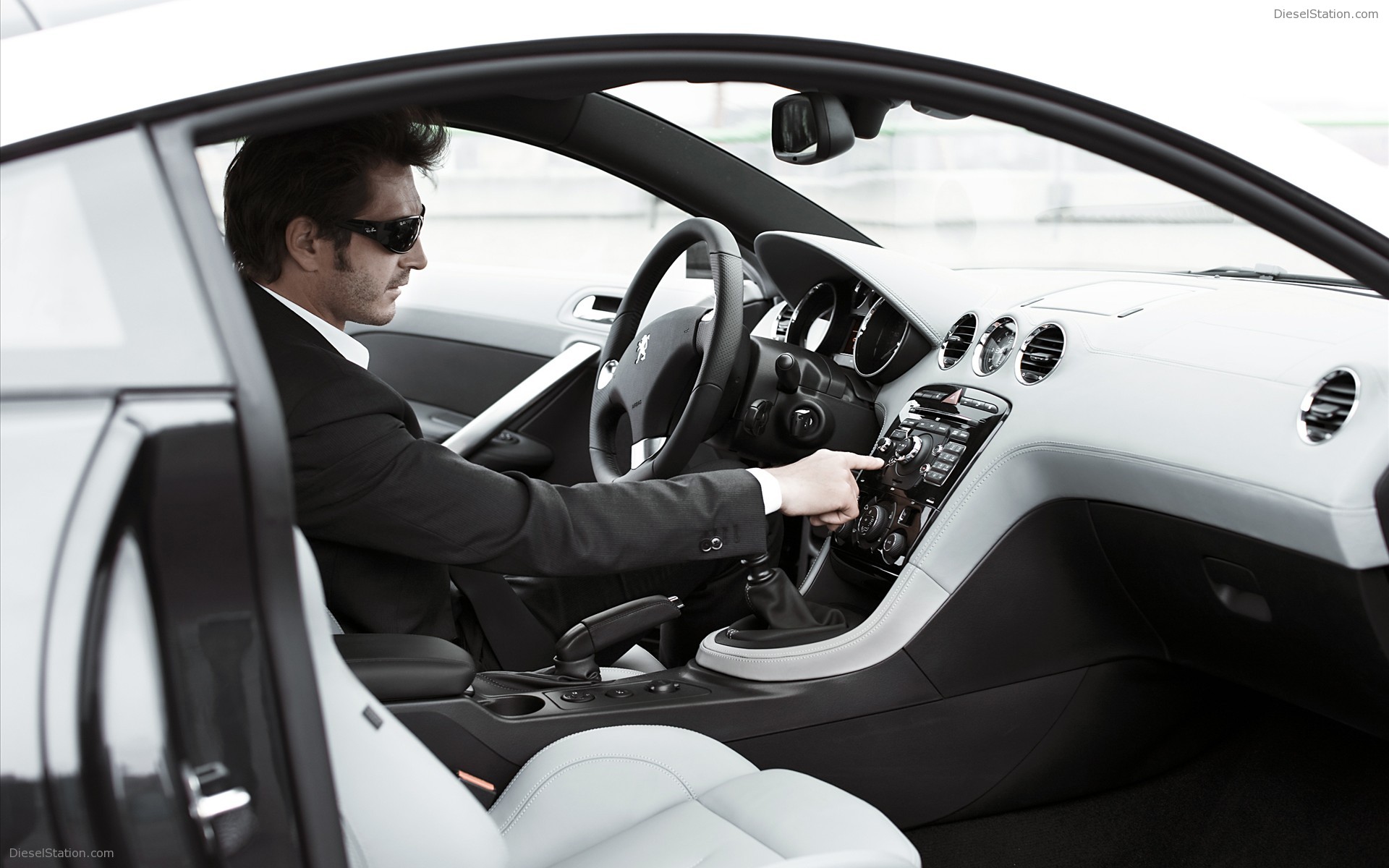 The Peugeot RCZ - A Dynamic New Chapter The Peugeot RCZ - A Dynamic New Chapter