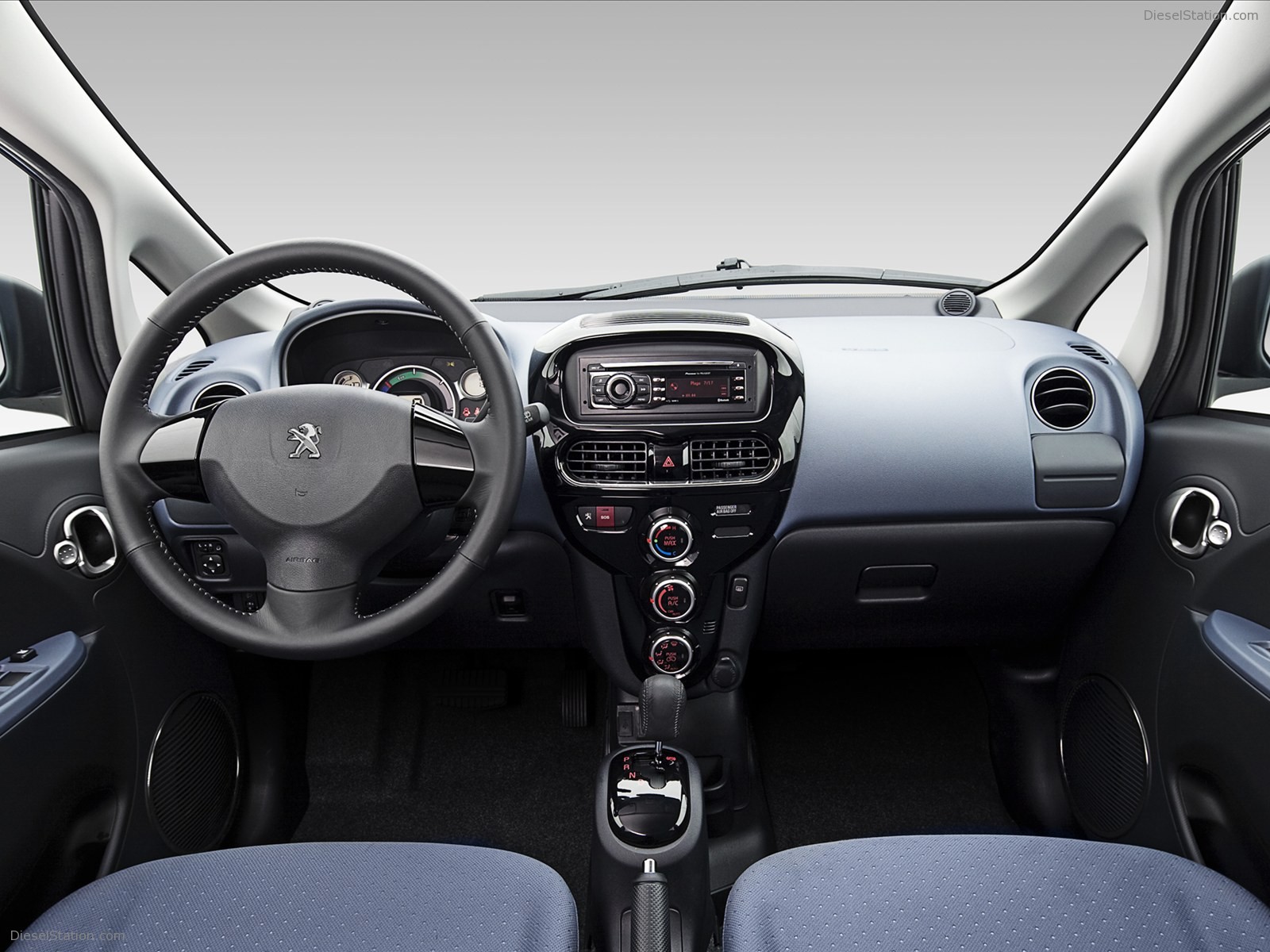 Peugeot iOn 2011