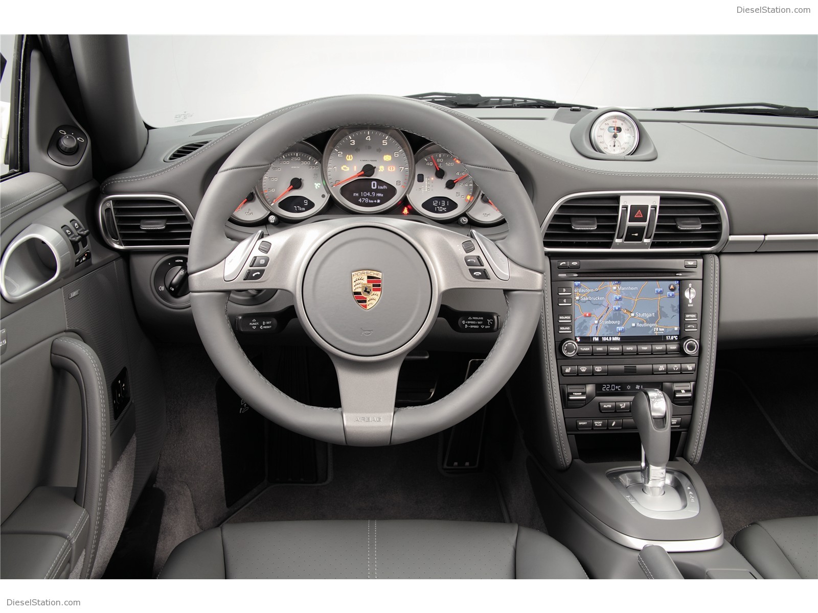 Porsche 911 Carrera 4/4S Coupe and Cabriolet Porsche 911 Carrera 4/4S Coupe and Cabriolet