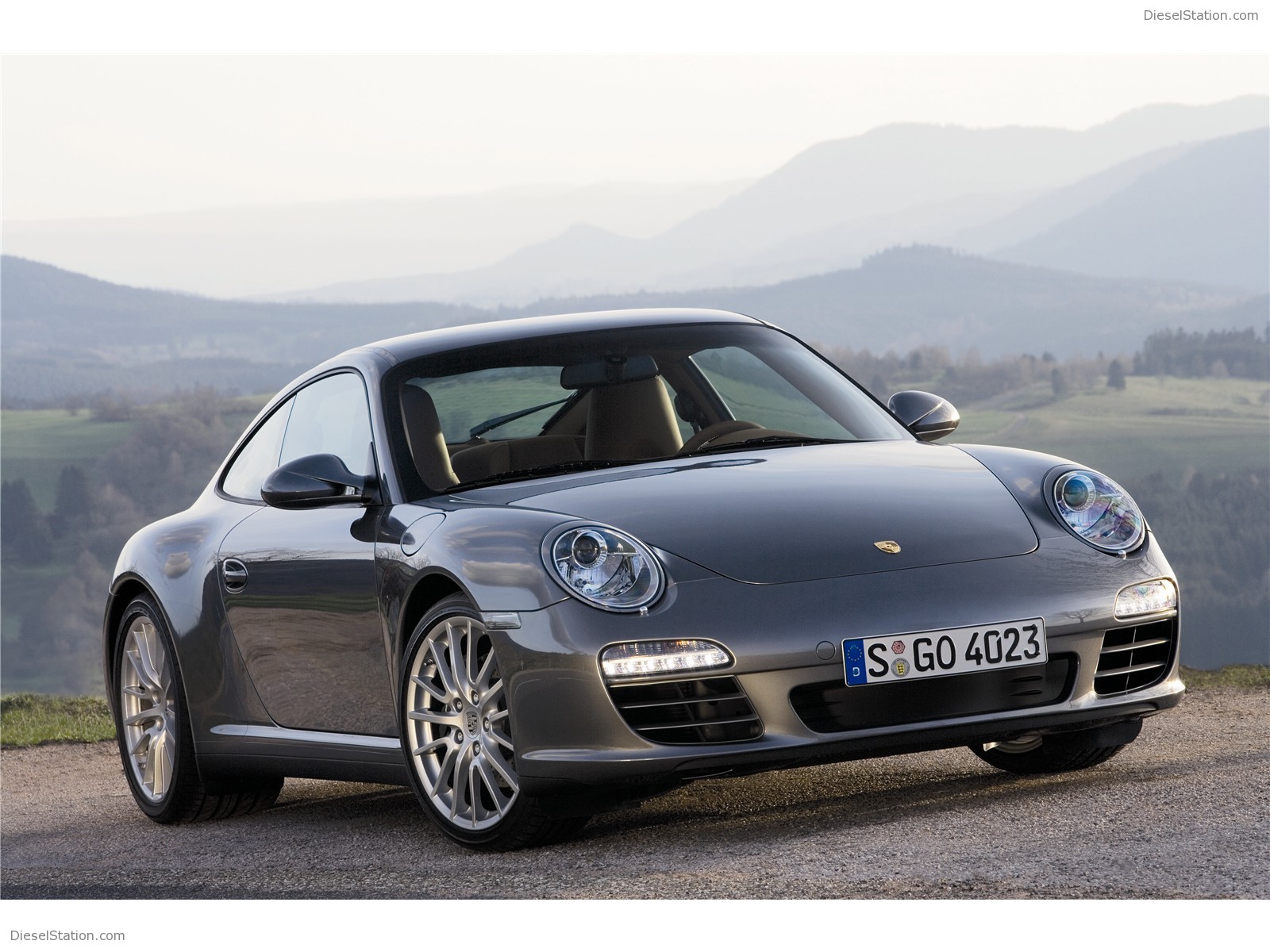 Porsche 911 Carrera 4/4S Coupe and Cabriolet Porsche 911 Carrera 4/4S Coupe and Cabriolet