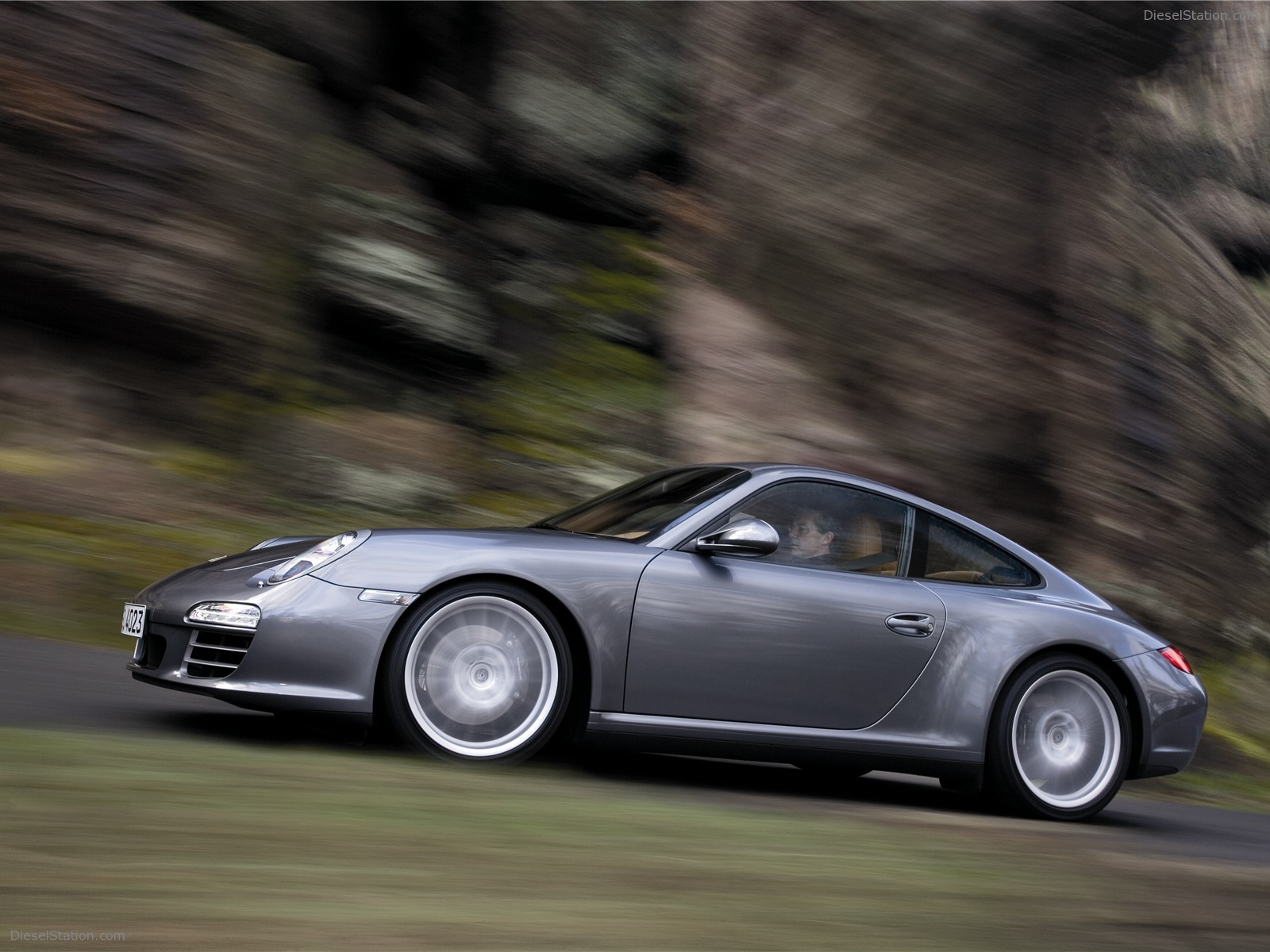 Porsche 911 Carrera 4/4S Coupe and Cabriolet Porsche 911 Carrera 4/4S Coupe and Cabriolet