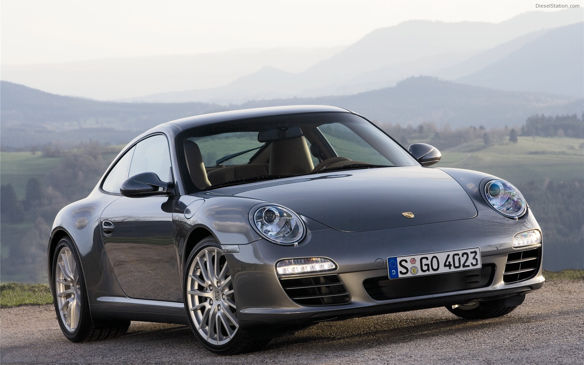Porsche 911 Carrera 4/4S Coupe and Cabriolet Porsche 911 Carrera 4/4S Coupe and Cabriolet