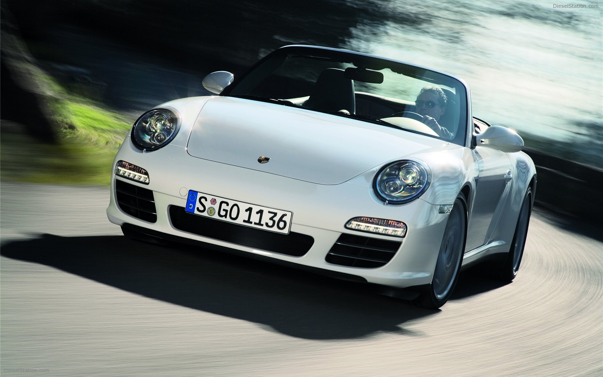 Porsche 911 Carrera 4/4S Coupe and Cabriolet Porsche 911 Carrera 4/4S Coupe and Cabriolet
