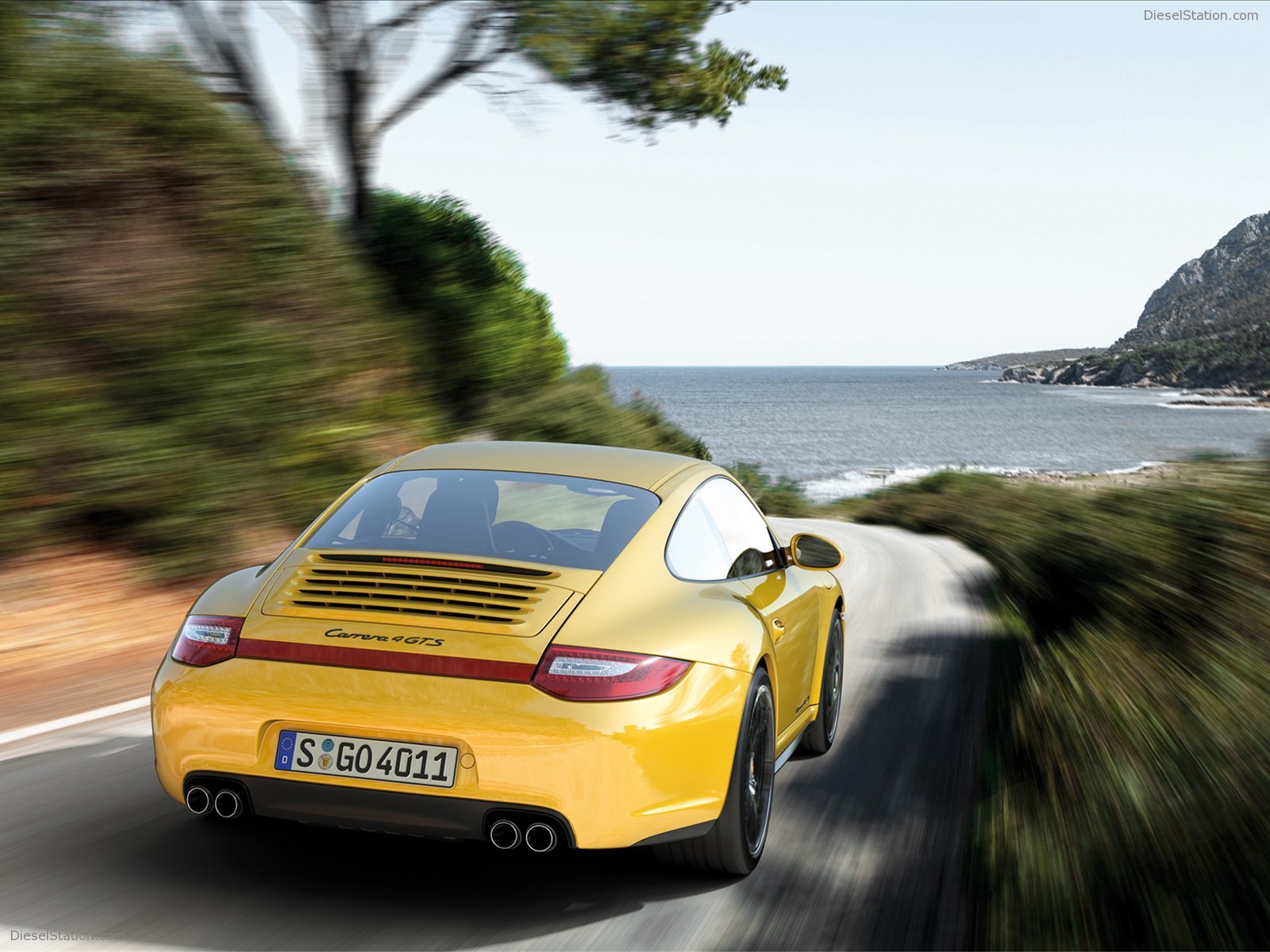 Porsche 911 Carrera 4 GTS 2012