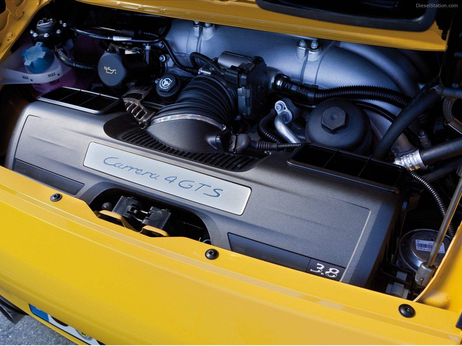 Porsche 911 Carrera 4 GTS 2012