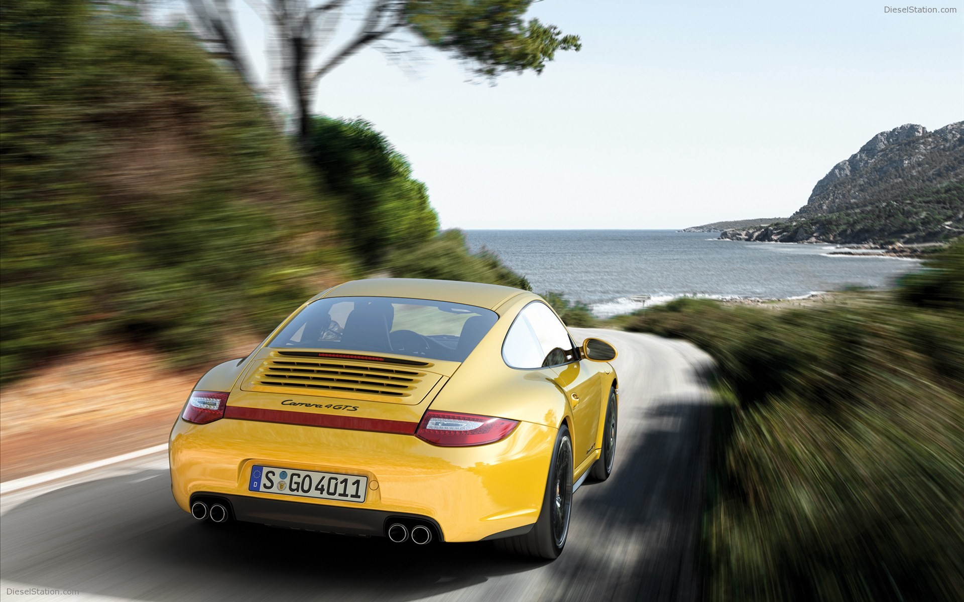 Porsche 911 Carrera 4 GTS 2012