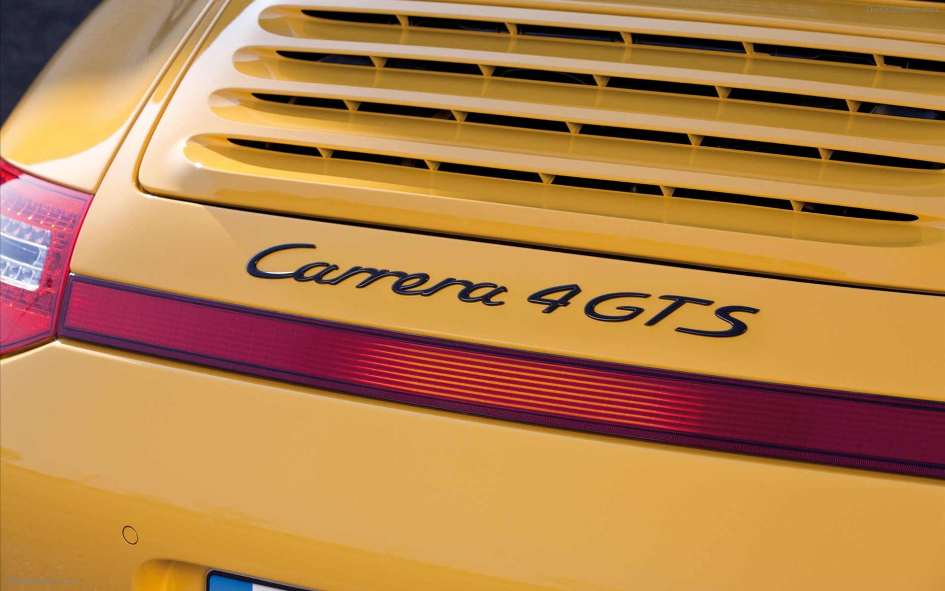 Porsche 911 Carrera 4 GTS 2012